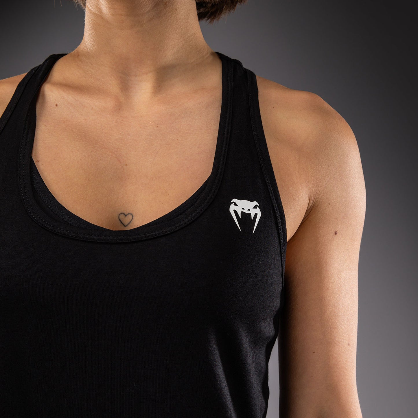 Camiseta sin mangas Venum Essential Classic - Negro