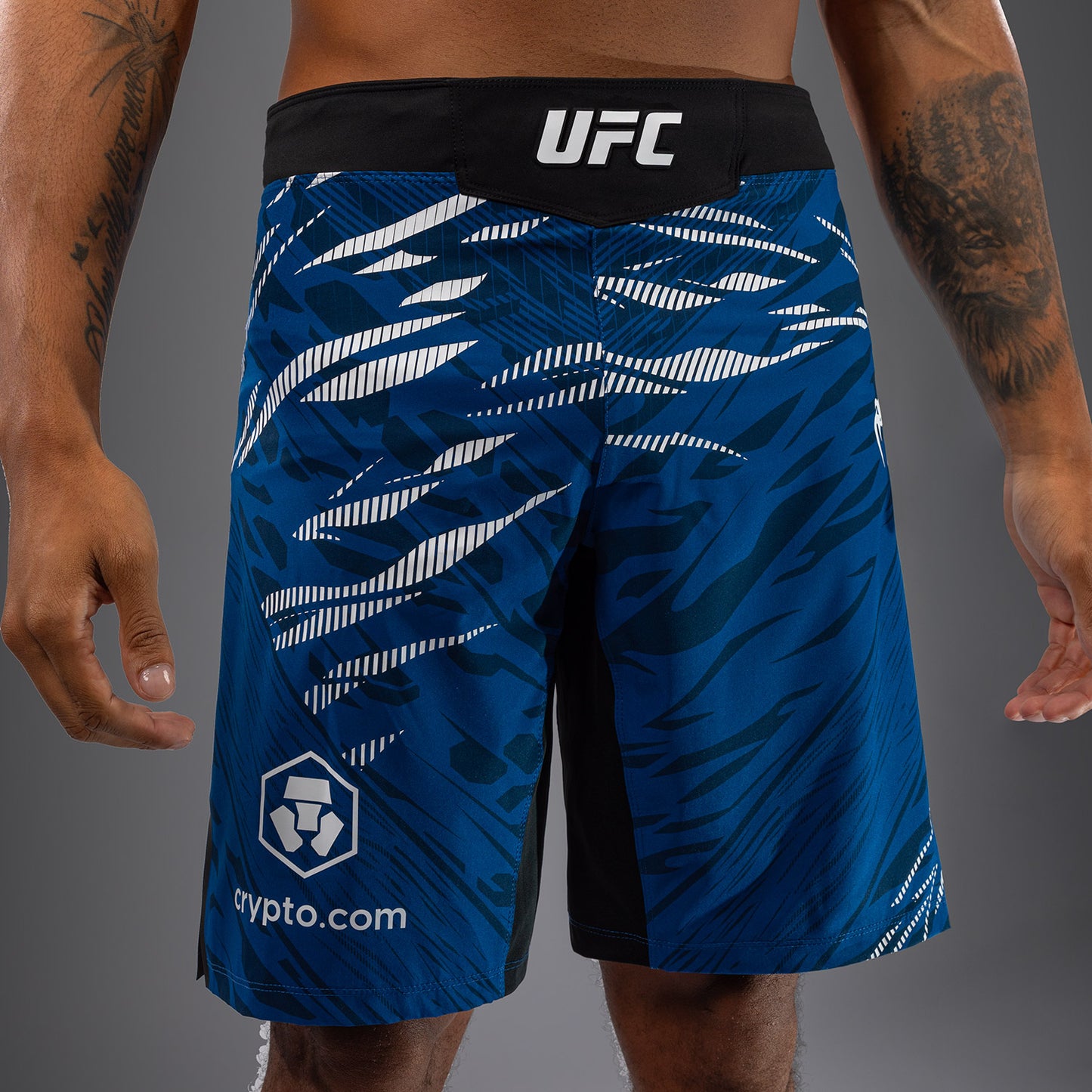 UFC Fusion by Venum Authentic Fight Night Shorts de Lucha para Hombre - Ajuste Largo - Azul