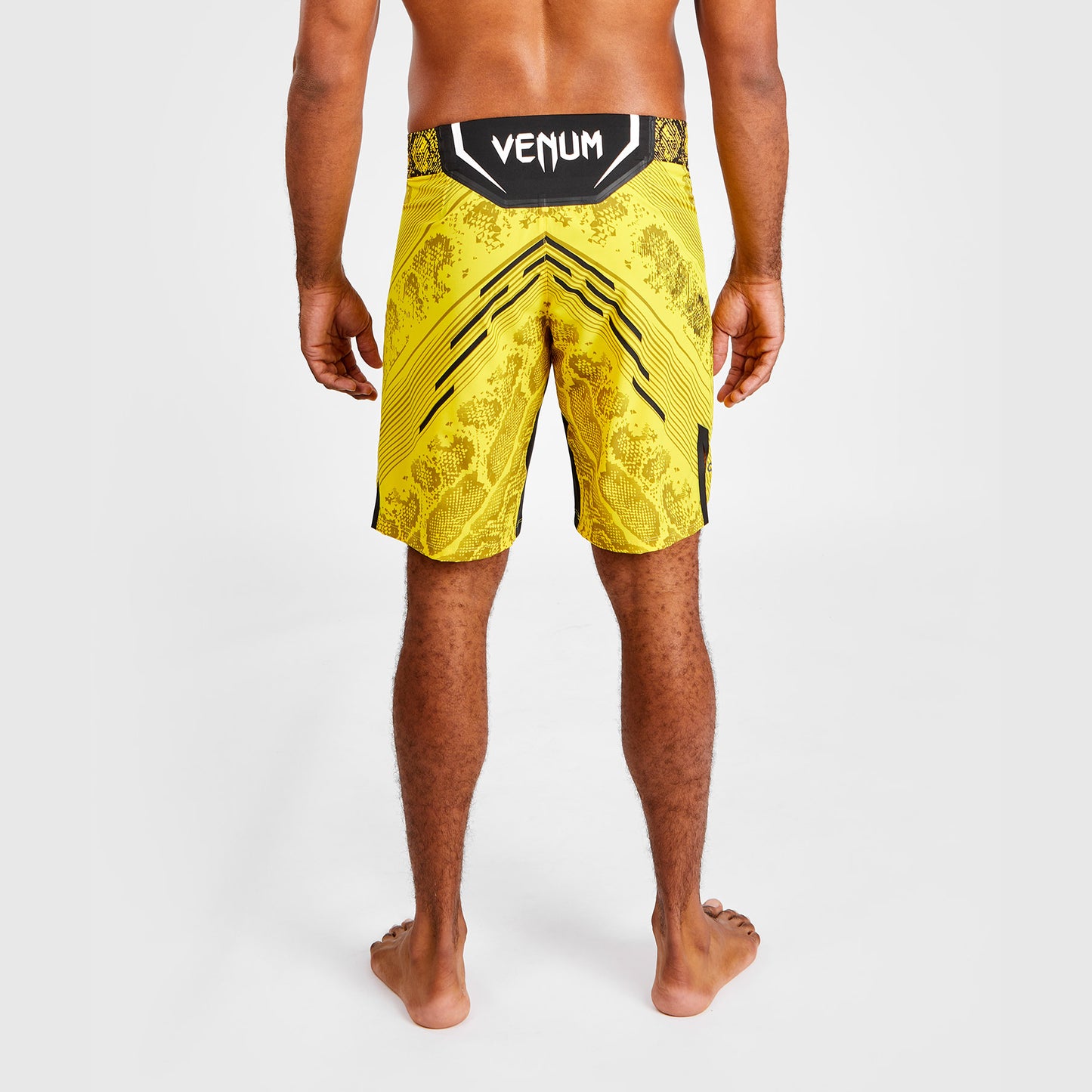 Pantalón Corto UFC Adrenaline by Venum Personalizado Authentic Fight Night, Corte Largo, Hombre - Amarillo