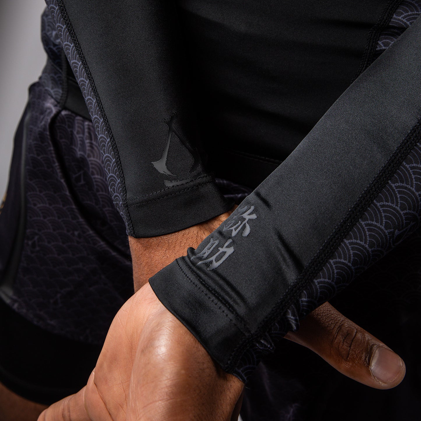 Venum x Assassin’s Creed Shadows Lycra de manga larga para hombre - Negra