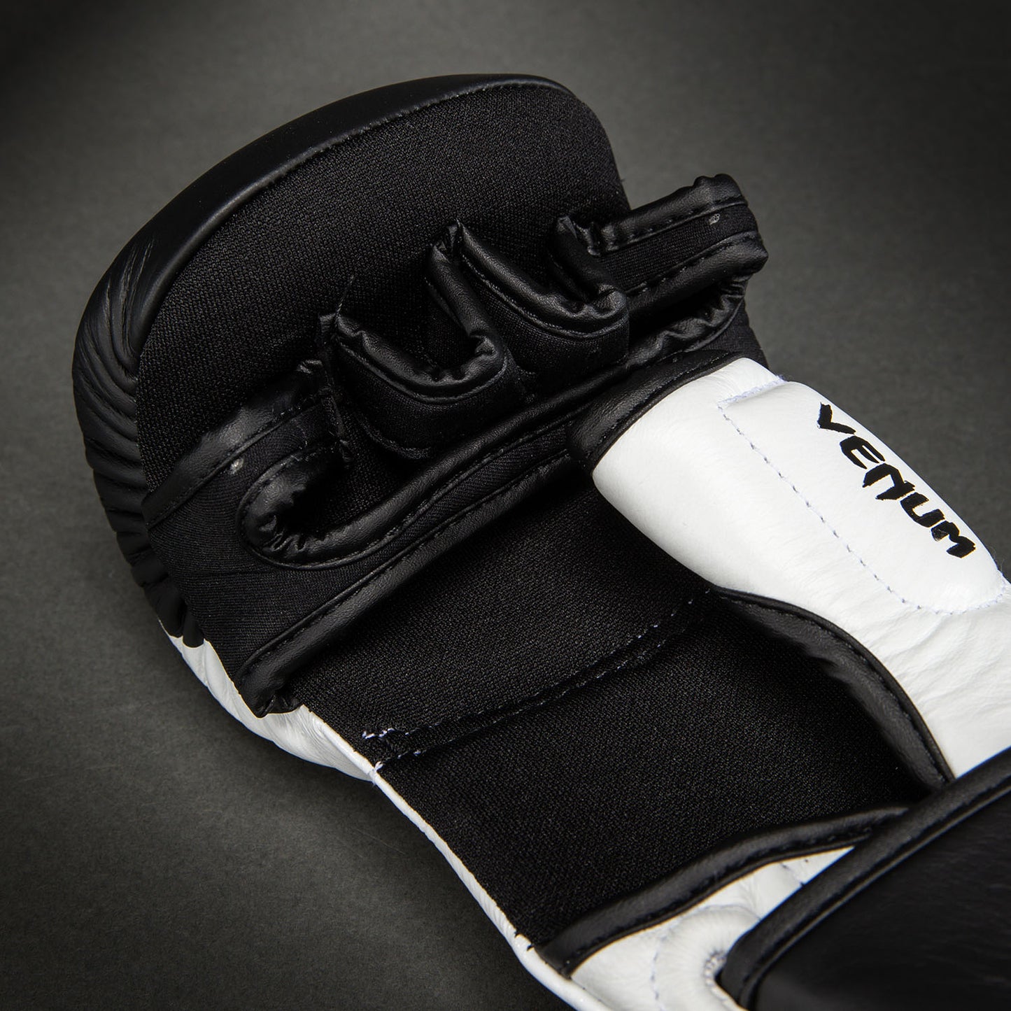 Venum Attack 2.0 Guantes de Sparring de Piel – Negro/Blanco