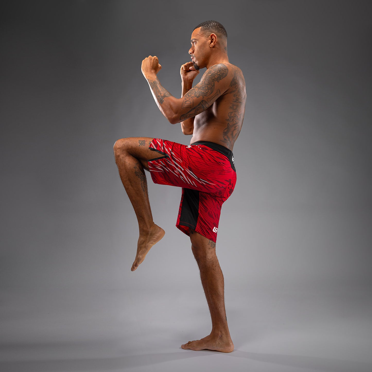 UFC Fusion by Venum Authentic Fight Night Shorts de Lucha para Hombre - Ajuste Largo - Rojo