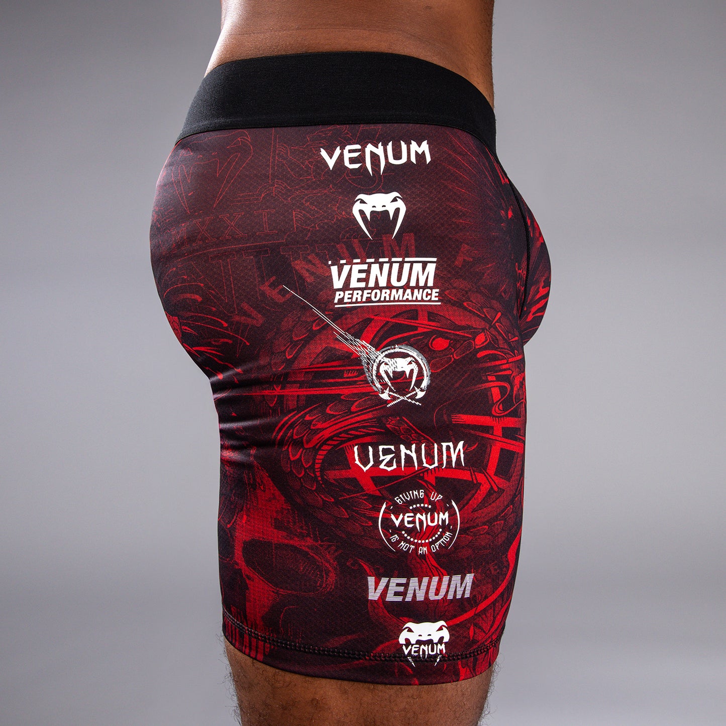 Venum 20th Anniversary Short de Compresión - Negro/Rojo