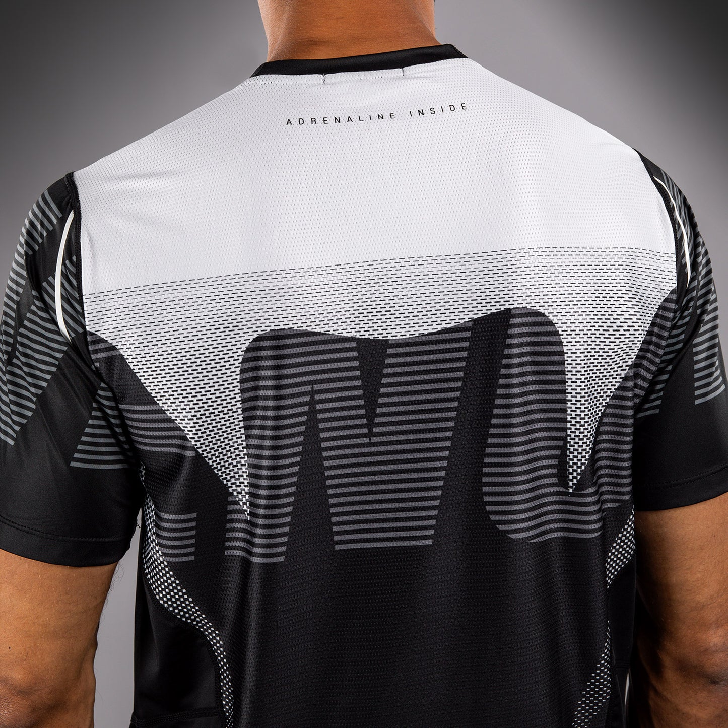 Venum Adrenaline Camiseta Dry Tech – Negro/Gris Plata