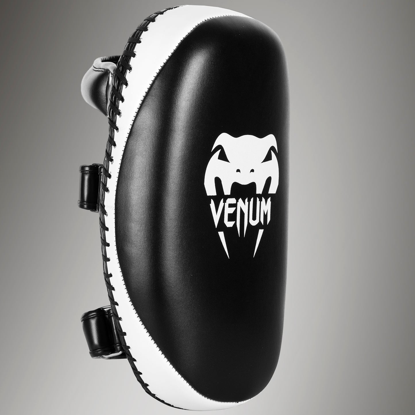 Venum Light Kick Pads – Piel Skintex – Negro/Hielo (Par)