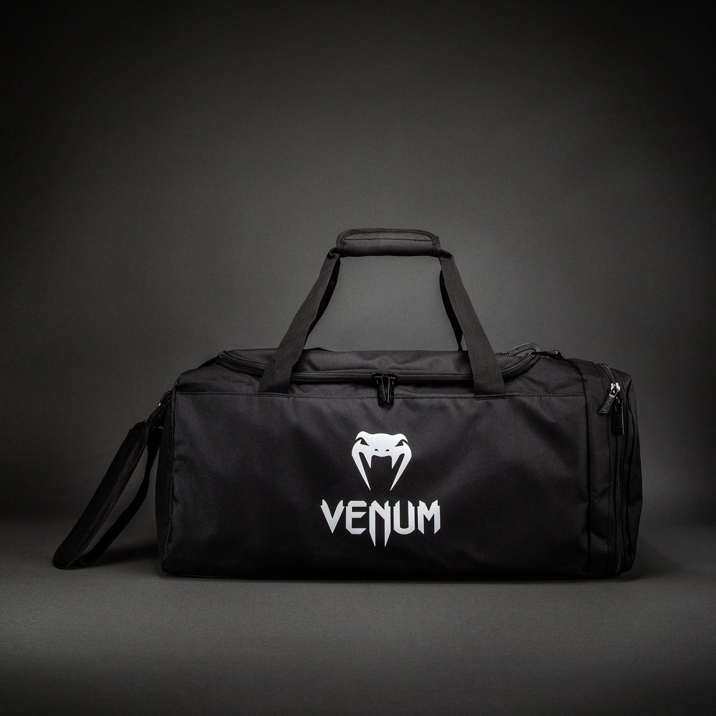 Venum Essential Bolsa de Deporte (37L) – Negro