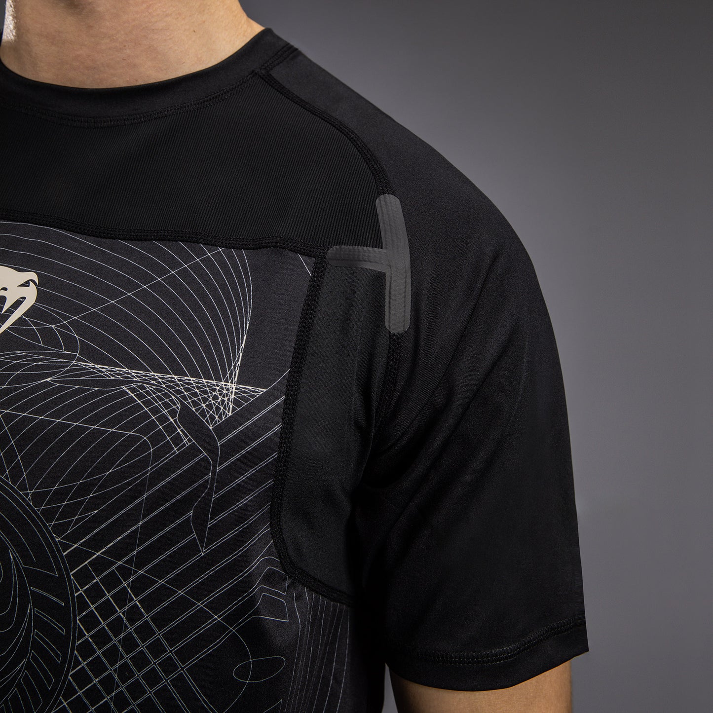 Venum G-Fit Air Camiseta Dry-Tech para Hombre - Negro Profundo/Arena del desierto