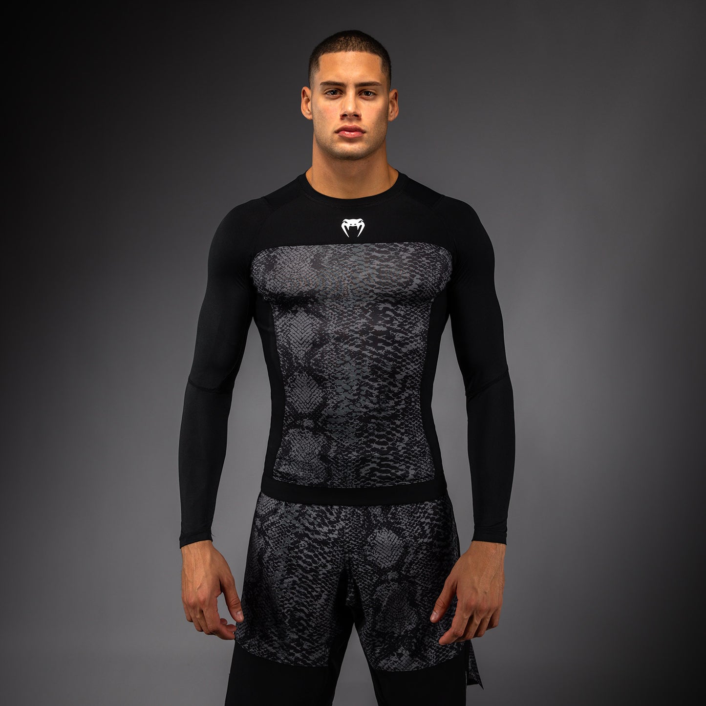 Venum G-Fit Scales Rashguard Manga Larga – Negro/Gris Carbón