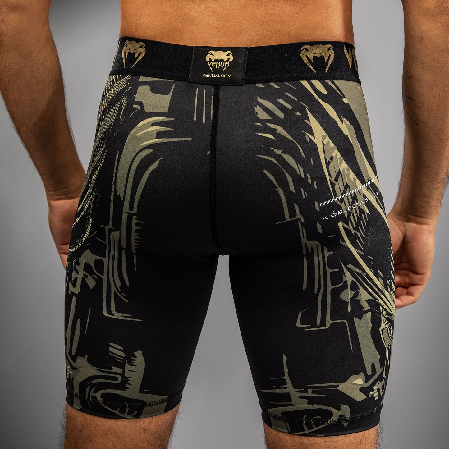 Venum Invader Vale Tudo Shorts - Negro/Sand