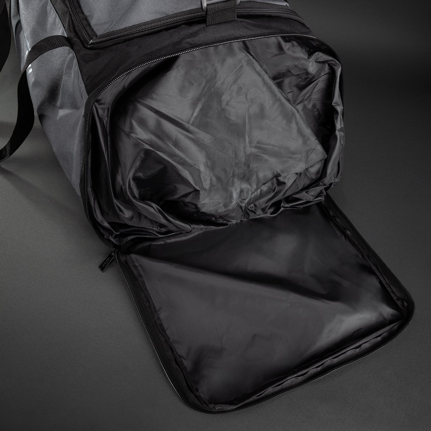 Venum Essential Bolsa de Deporte (61 L) - Gris/Negro
