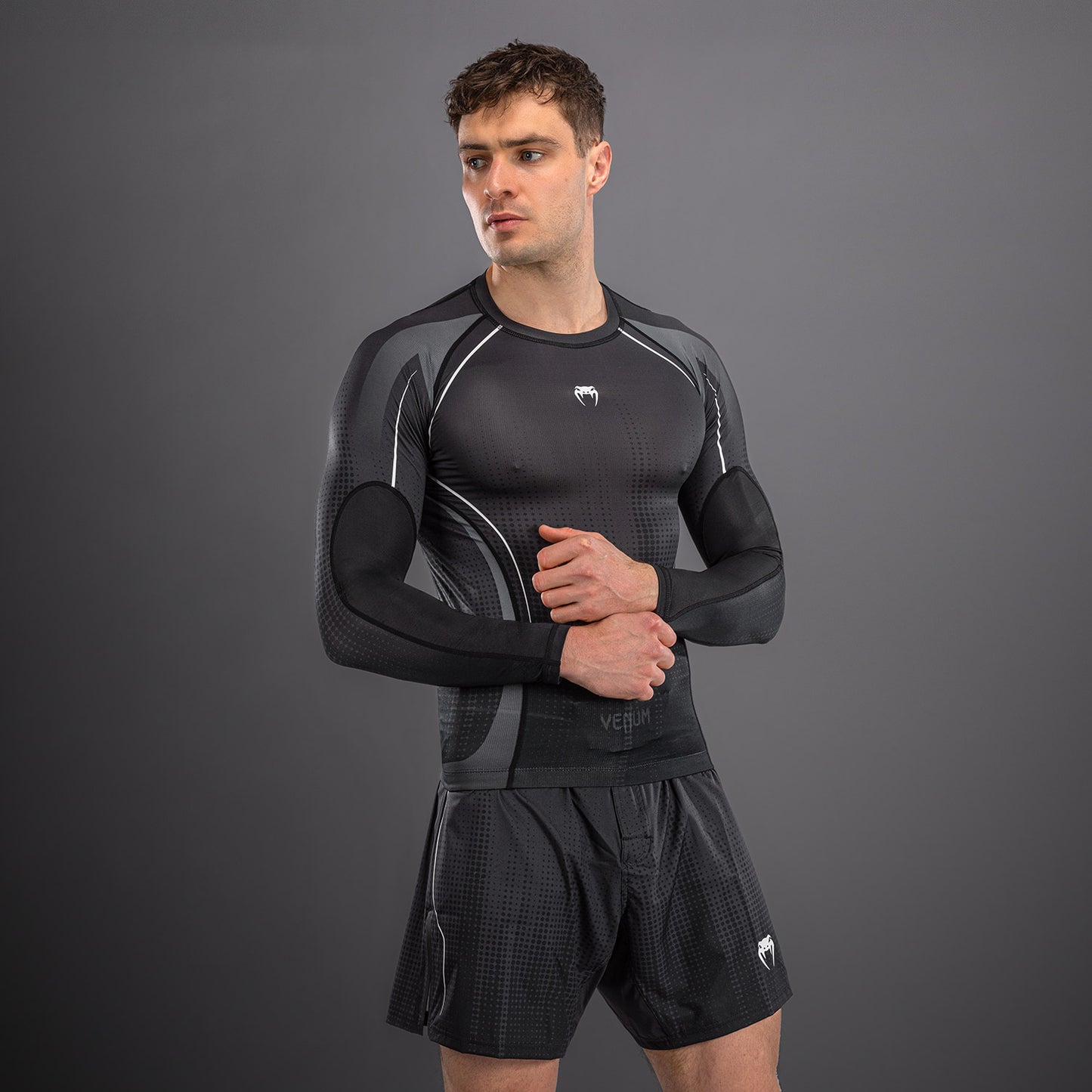 Venum Stealth Rashguard Manga Larga – Negro/Blanco