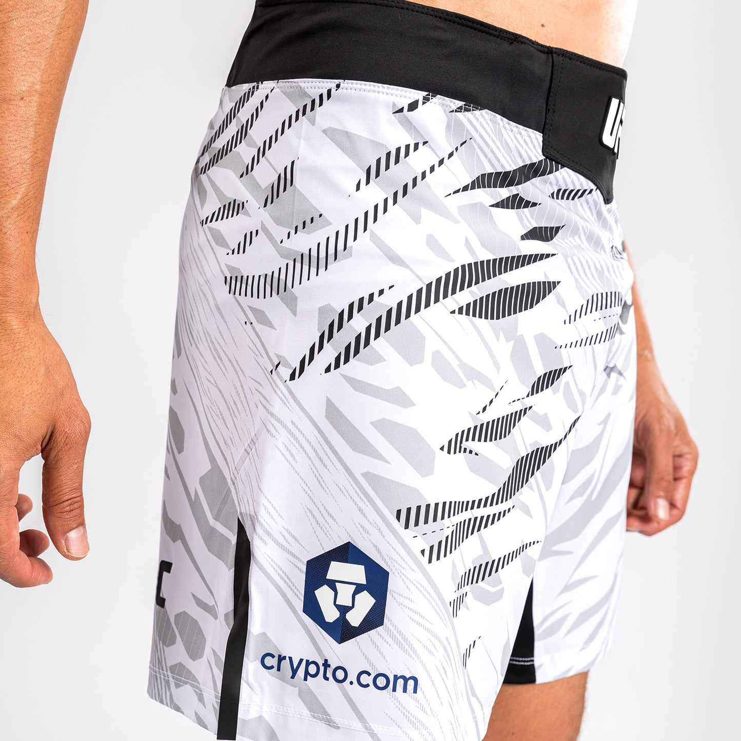 UFC Fusion by Venum Personalizados Authentic Fight Night Shorts de Lucha para Hombre - Ajuste Corto - Blanco