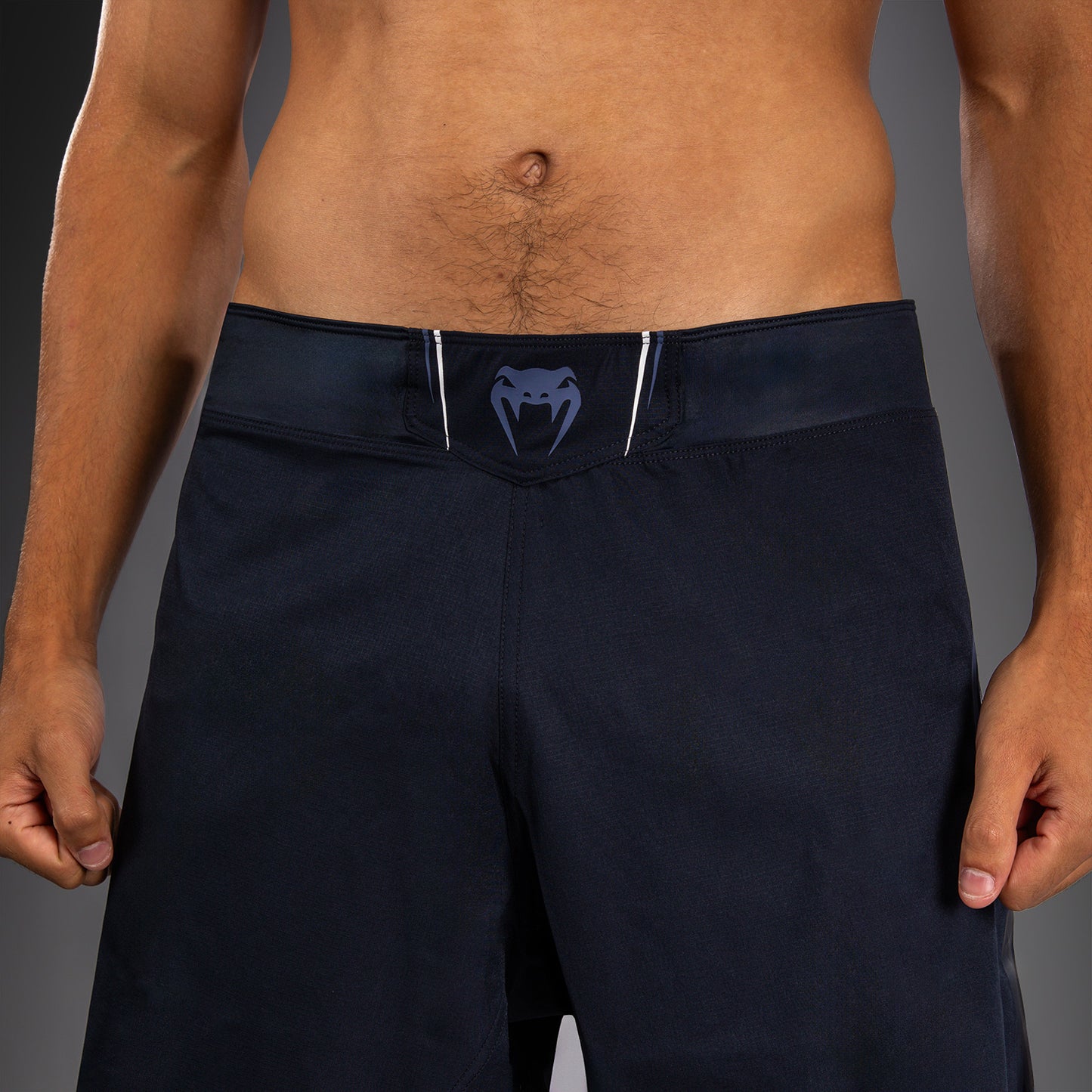 Venum G-Core Pantalón Corto de Combate - Azul Marino/Blanco
