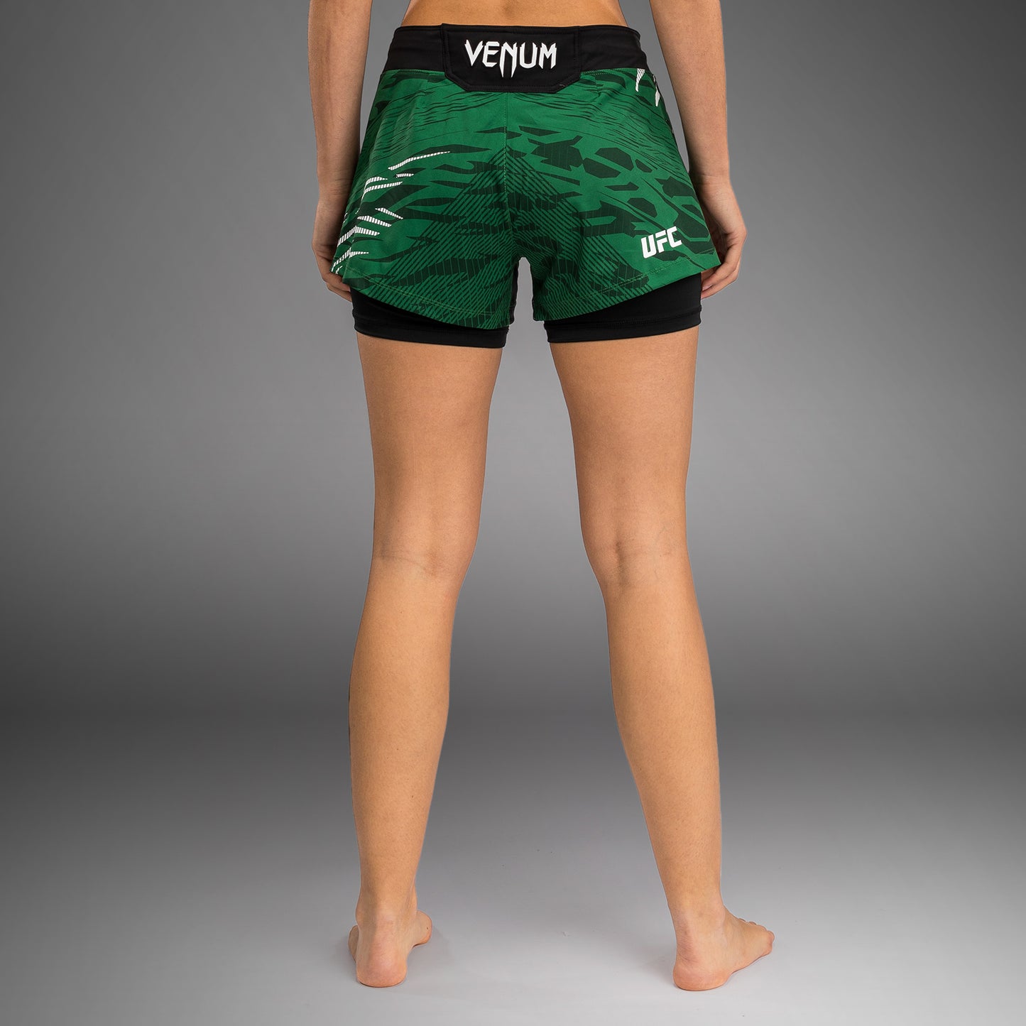 UFC Fusion by Venum Authentic Fight Night Shorts de Lucha para Mujer - Verde