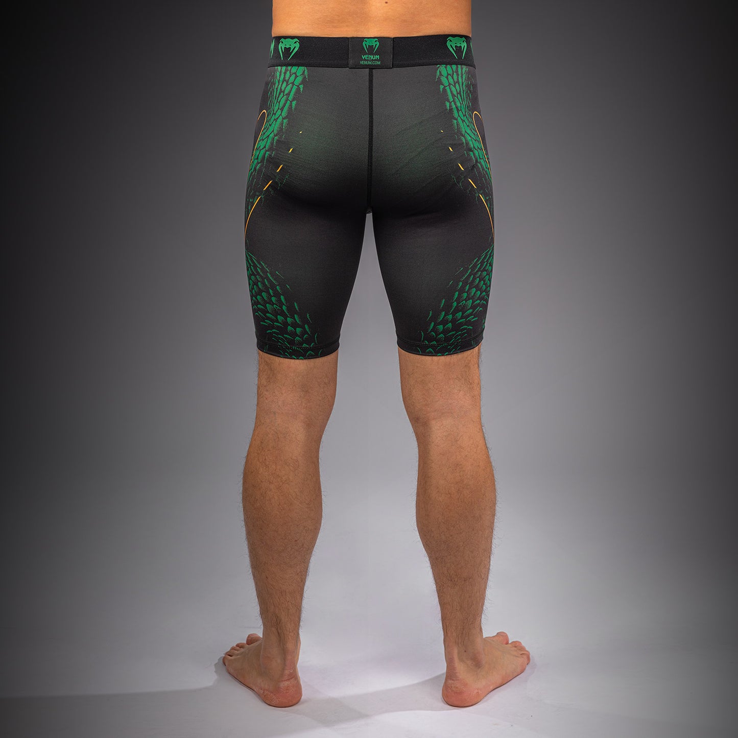 Venum Matupa Short de Compresión - Negro/Verde/Oro