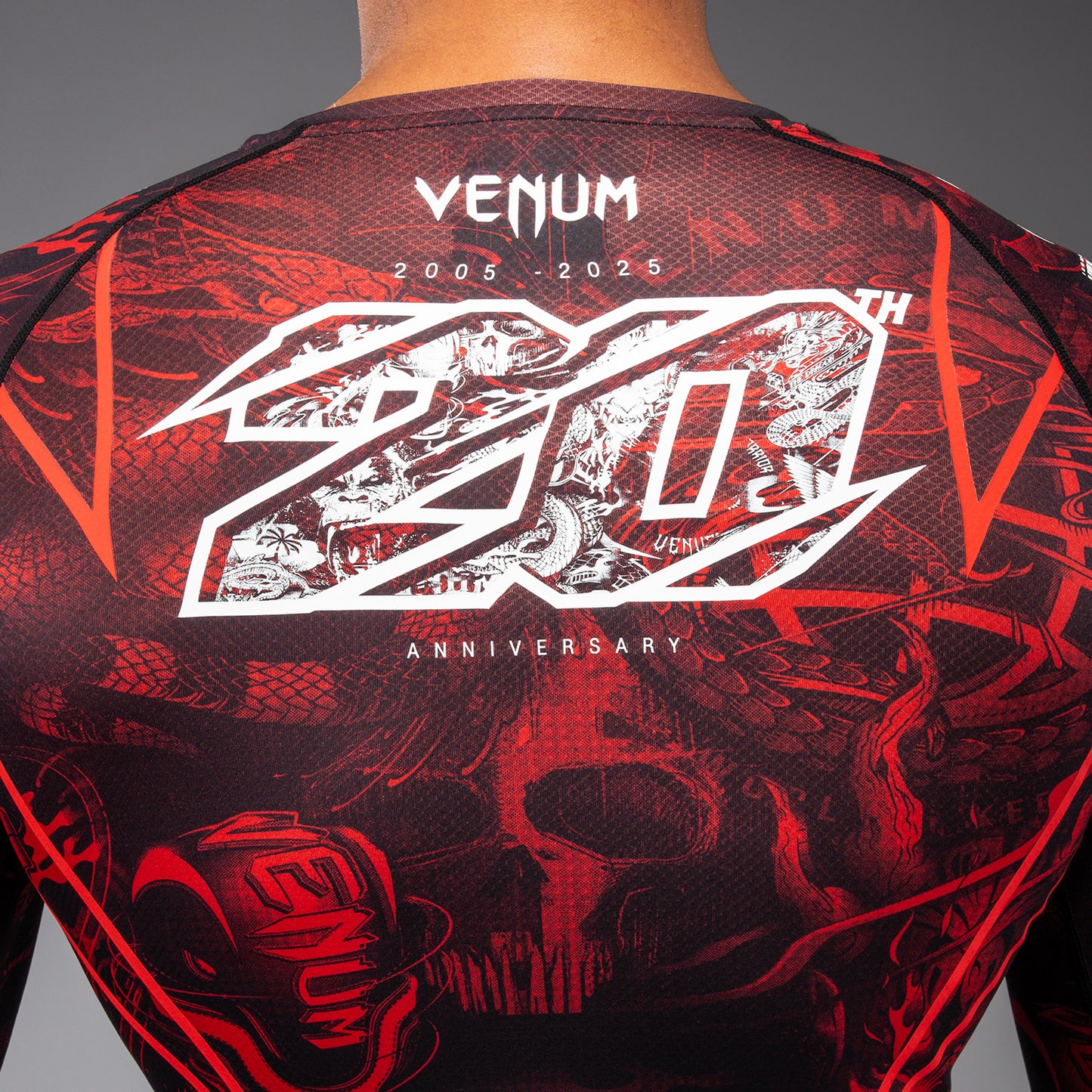 Venum 20th Anniversary Rashguard Manga Larga - Negro/Rojo