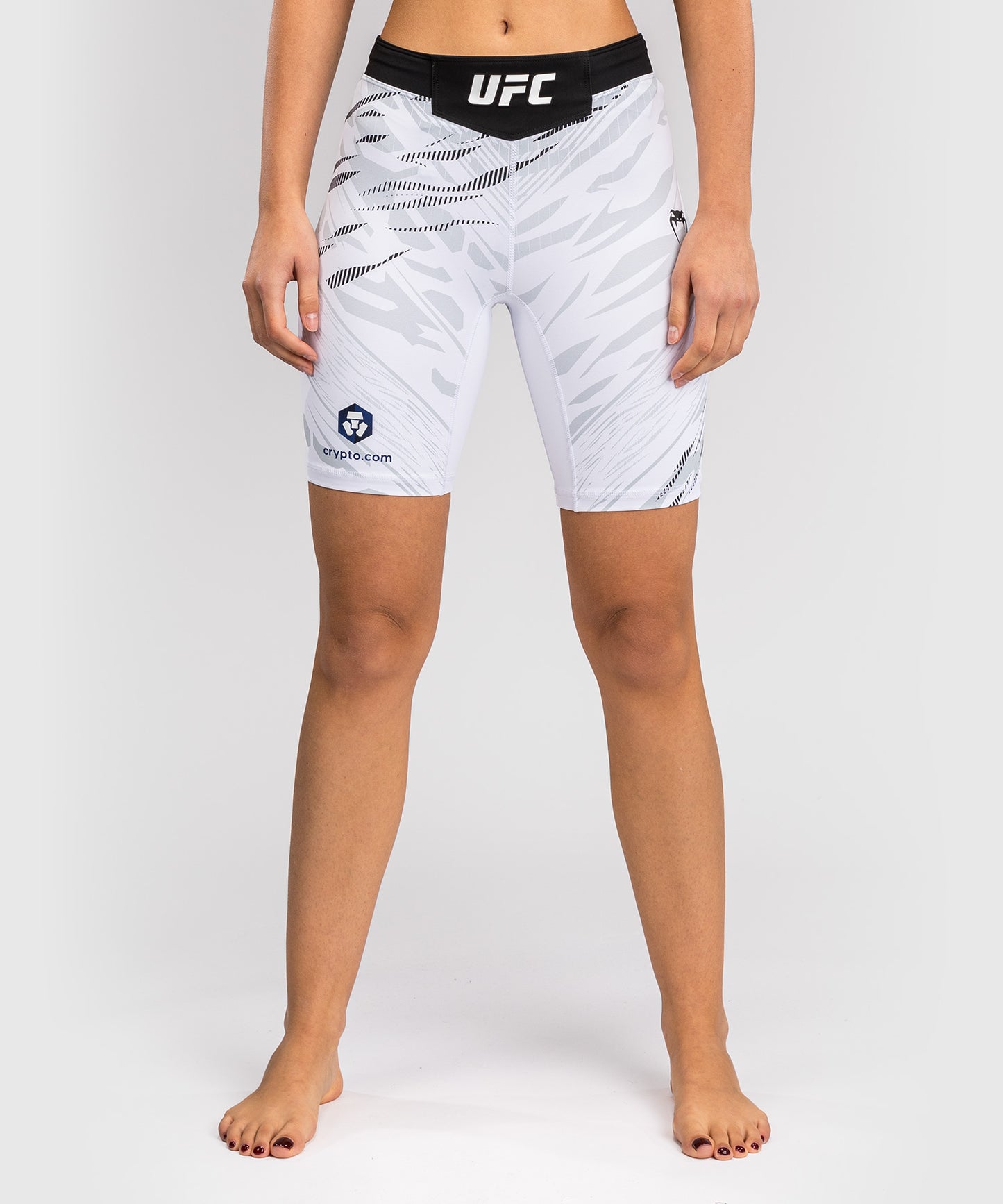 UFC Fusion by Venum Authentic Fight Night Vale Tudo Shorts para Mujer - Ajuste Largo - Blanco
