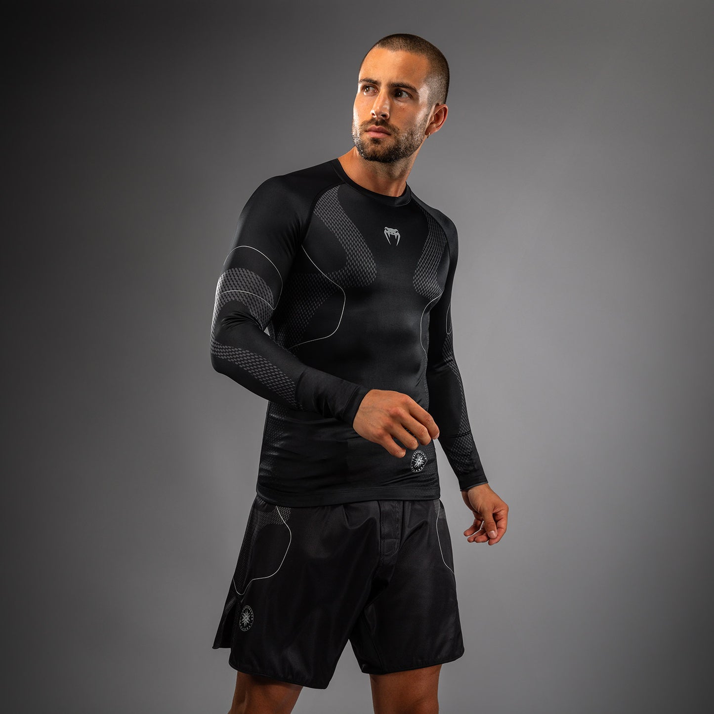 Venum Nexus Rashguard Manga Larga – Negro/Plata