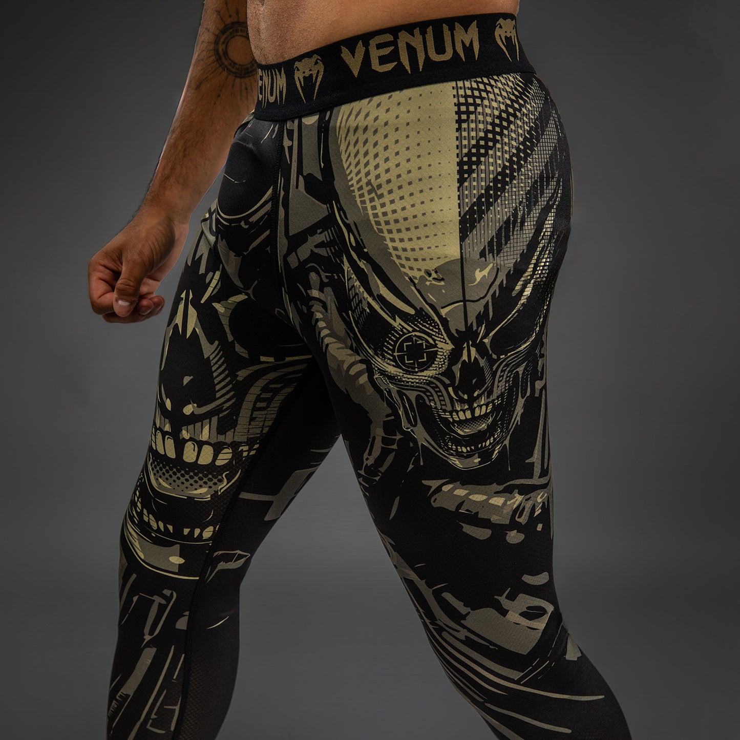 Venum Invader Spats - Negro/Sand