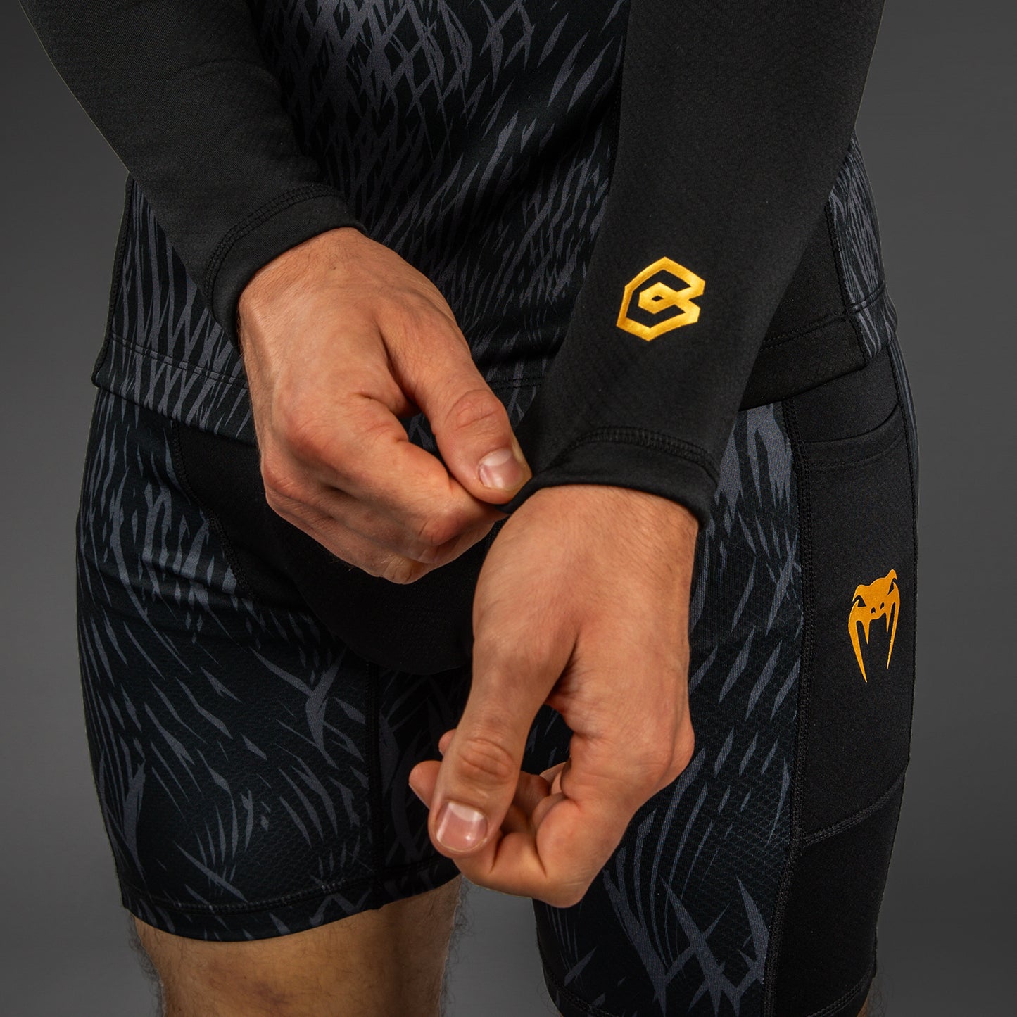 Venum x Chimaev Rashguard de Manga Larga  - Negro/Gris