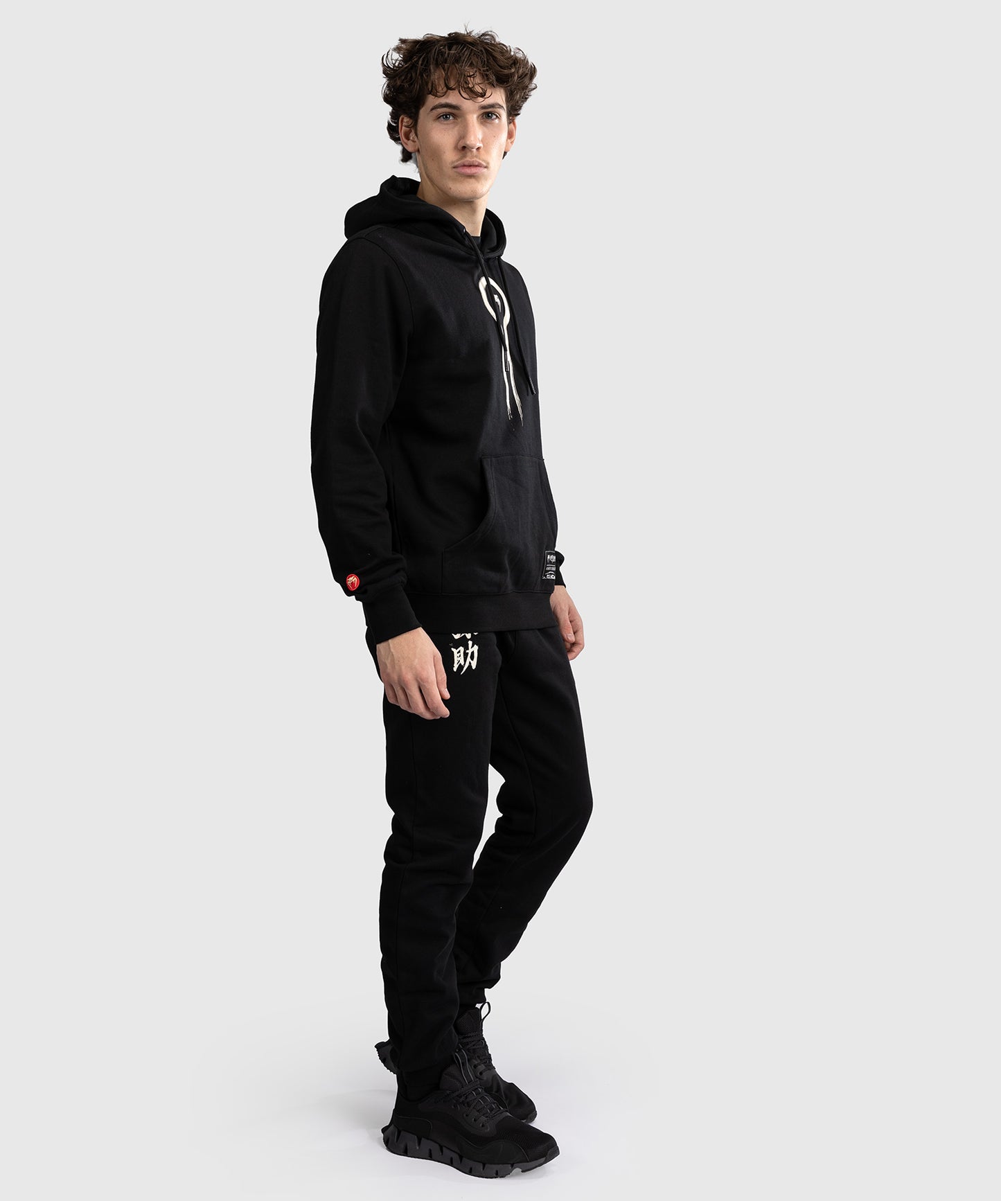 Venum x Assassin’s Creed Shadows Sudadera con capucha - Negra