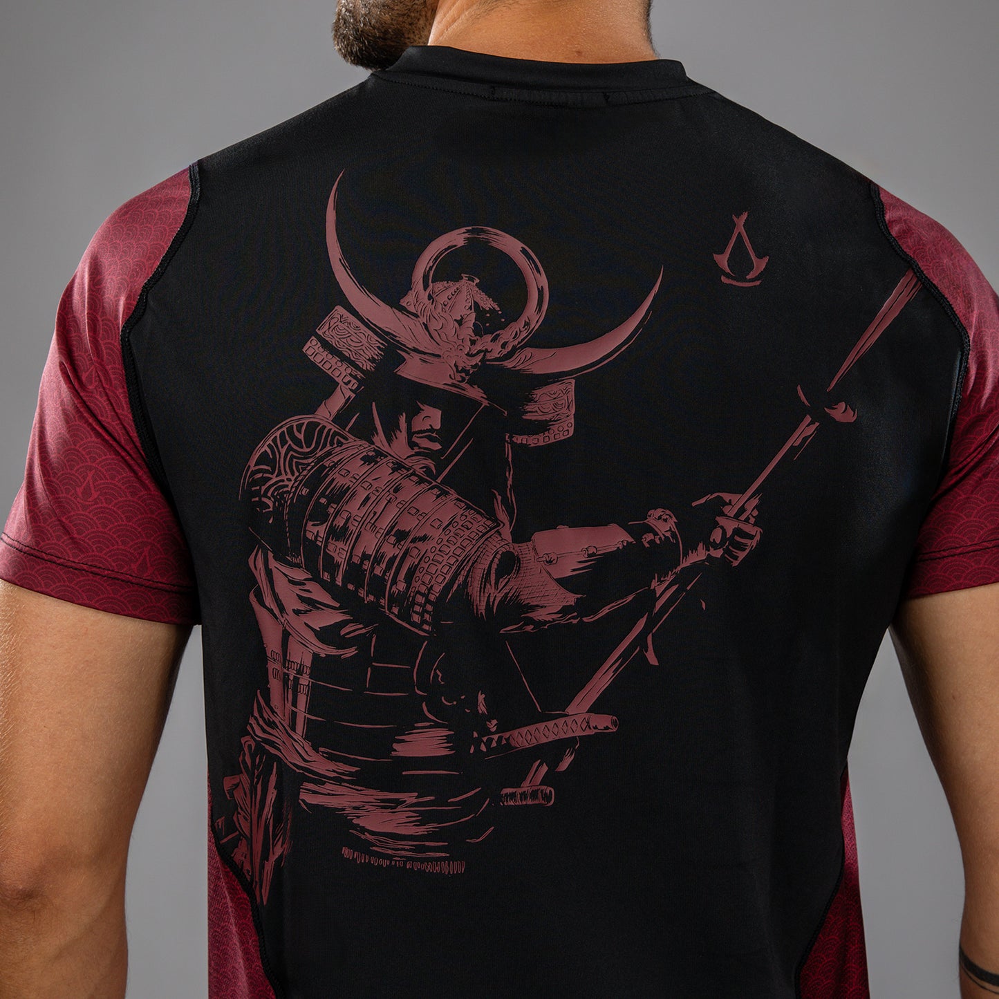 Venum x Assassin’s Creed Shadows Camiseta Dry-Tech para Hombre - Burdeos/Negro