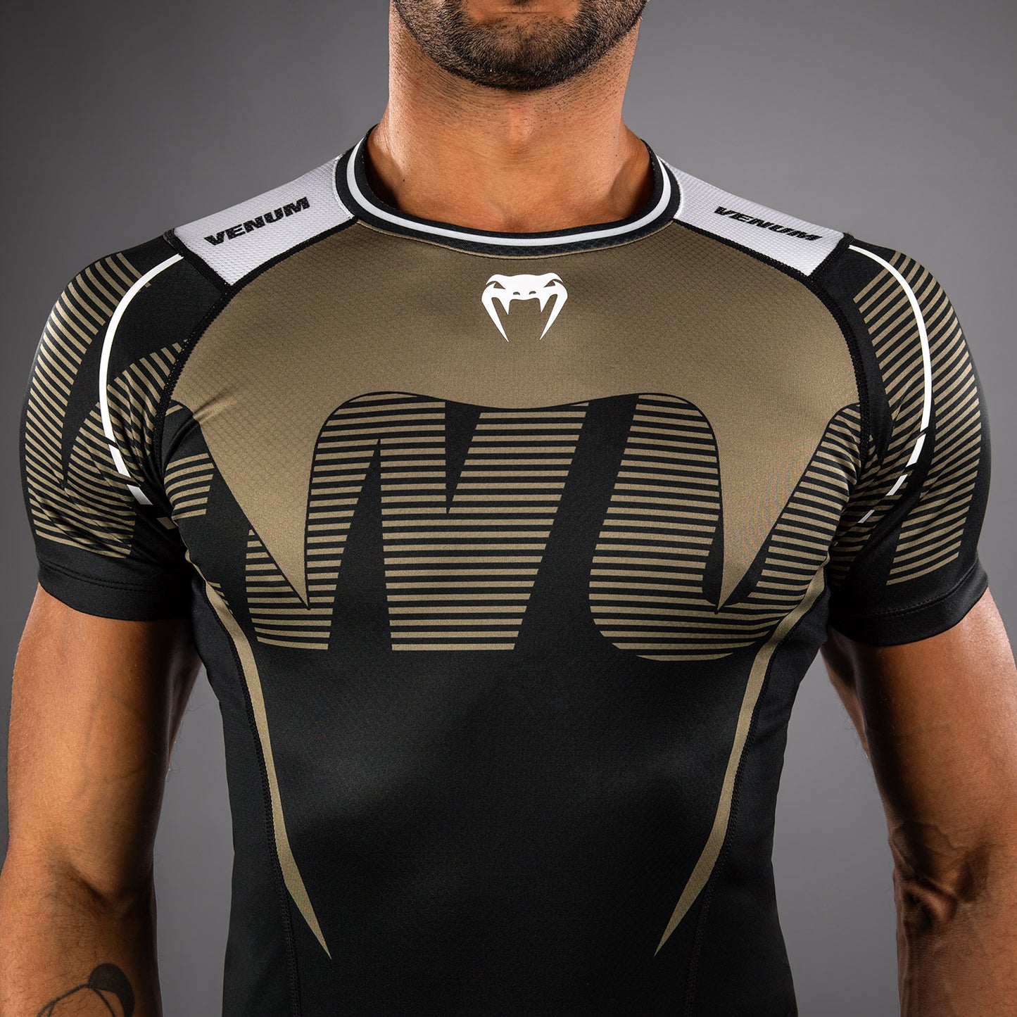 Venum Adrenaline Rashguard Manga Corta – Negro/Beige