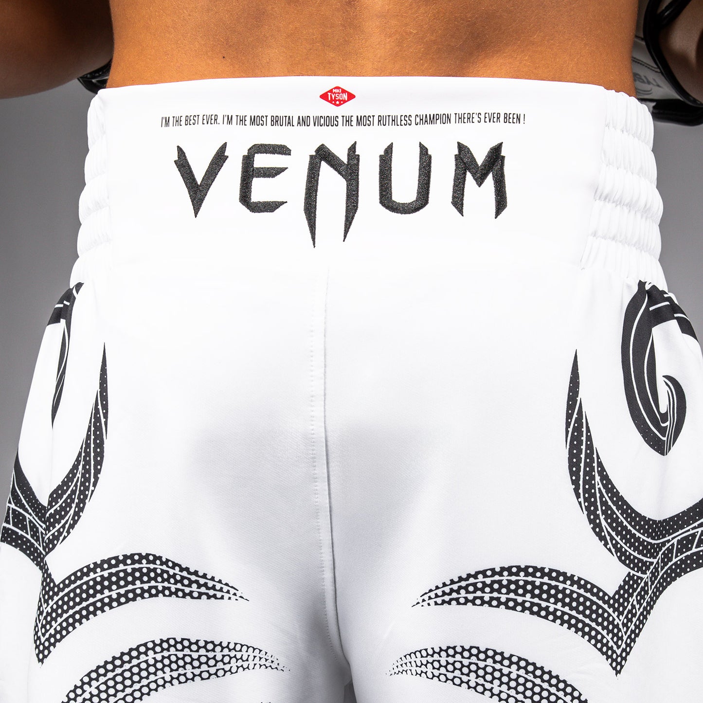 Venum x Mike Tyson Tiger Pantalones Cortos de Boxeo - Blanco Óptico/Negro Profundo