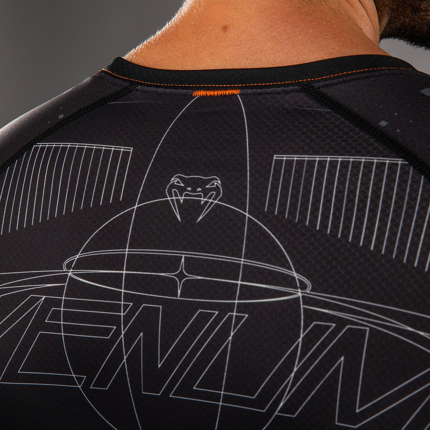 Venum Eclipse Rashguard Manga Larga – Negro/Marfil