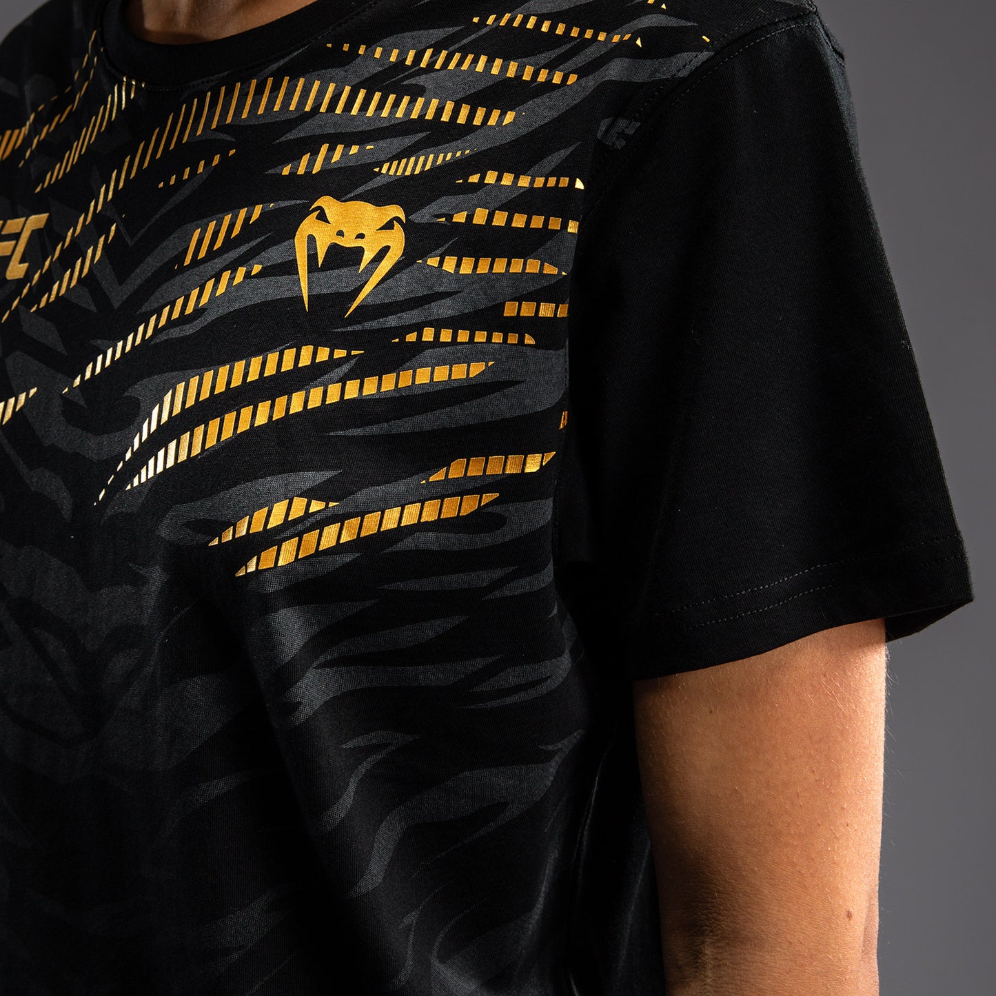 UFC Fusion by Venum Replica Camiseta de Manga Corta para Mujer - Champion
