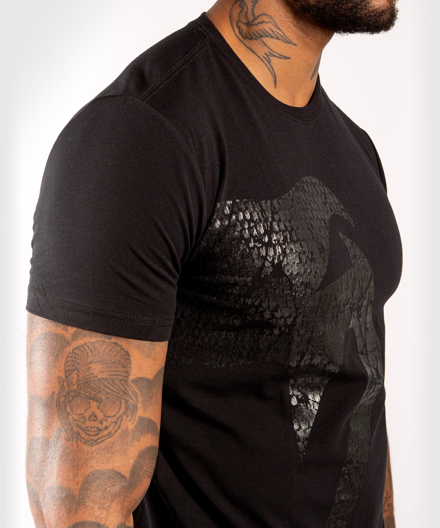Camiseta Venum Giant - Negro