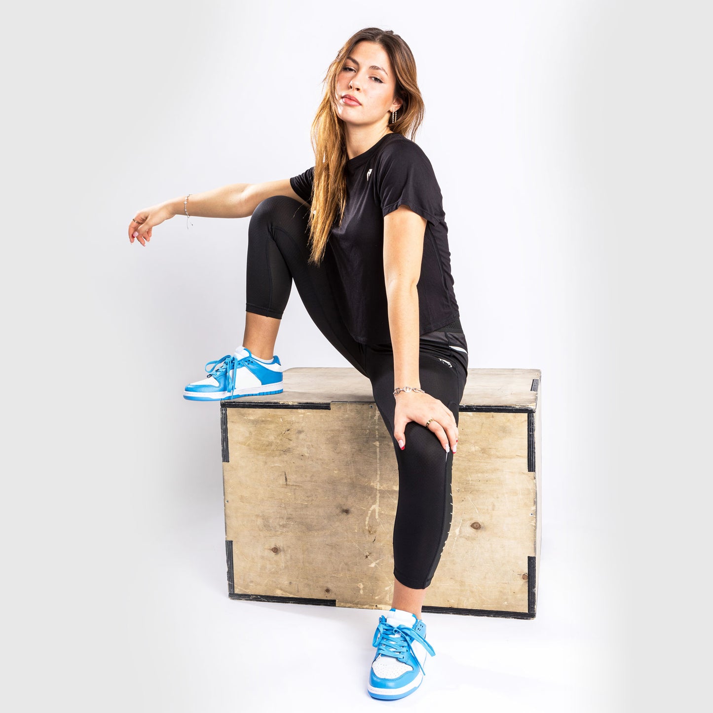 Camiseta Venum Glow - Mujer - Negro