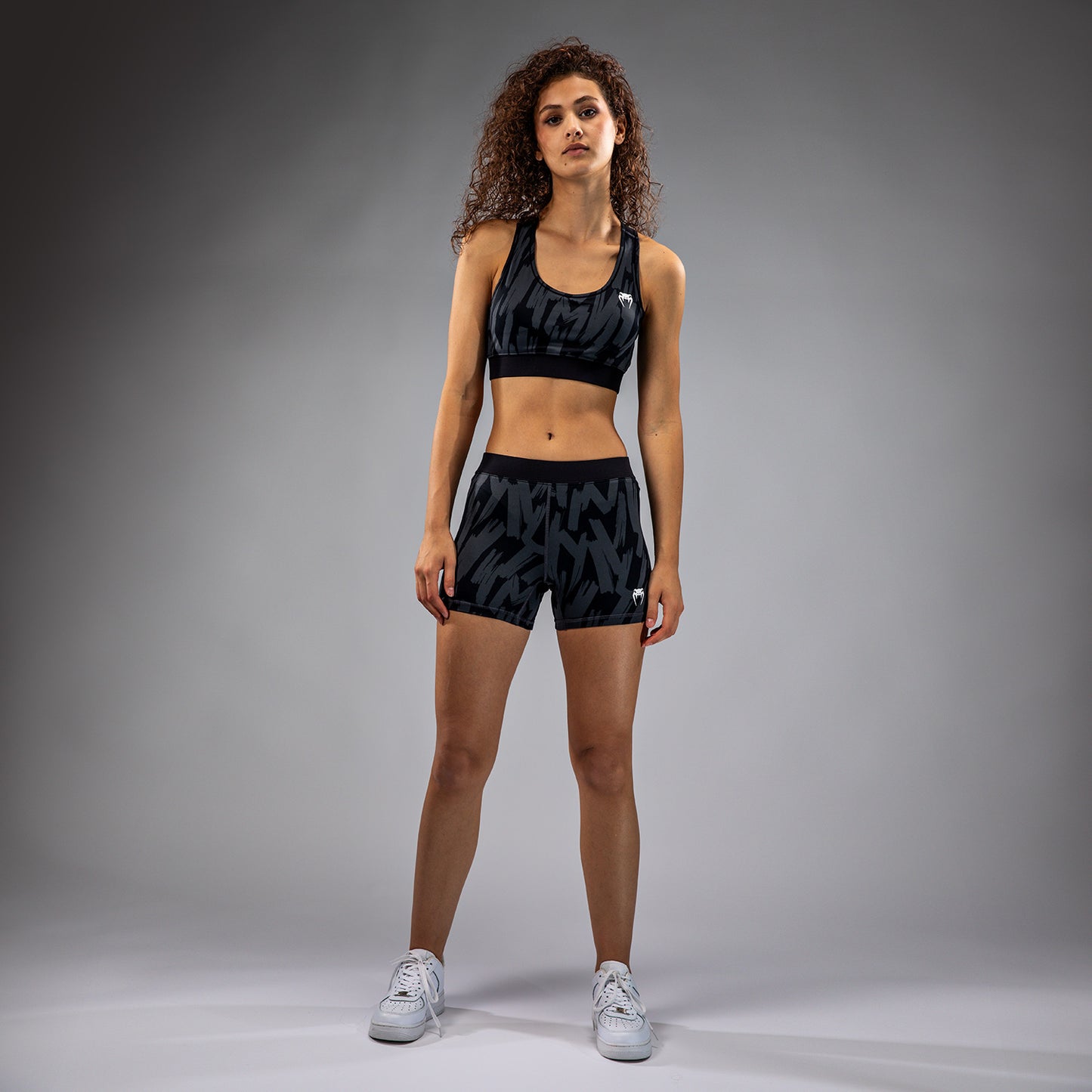 Venum Graffiti Shorts de Compresión para Mujer - Carbón Urbano