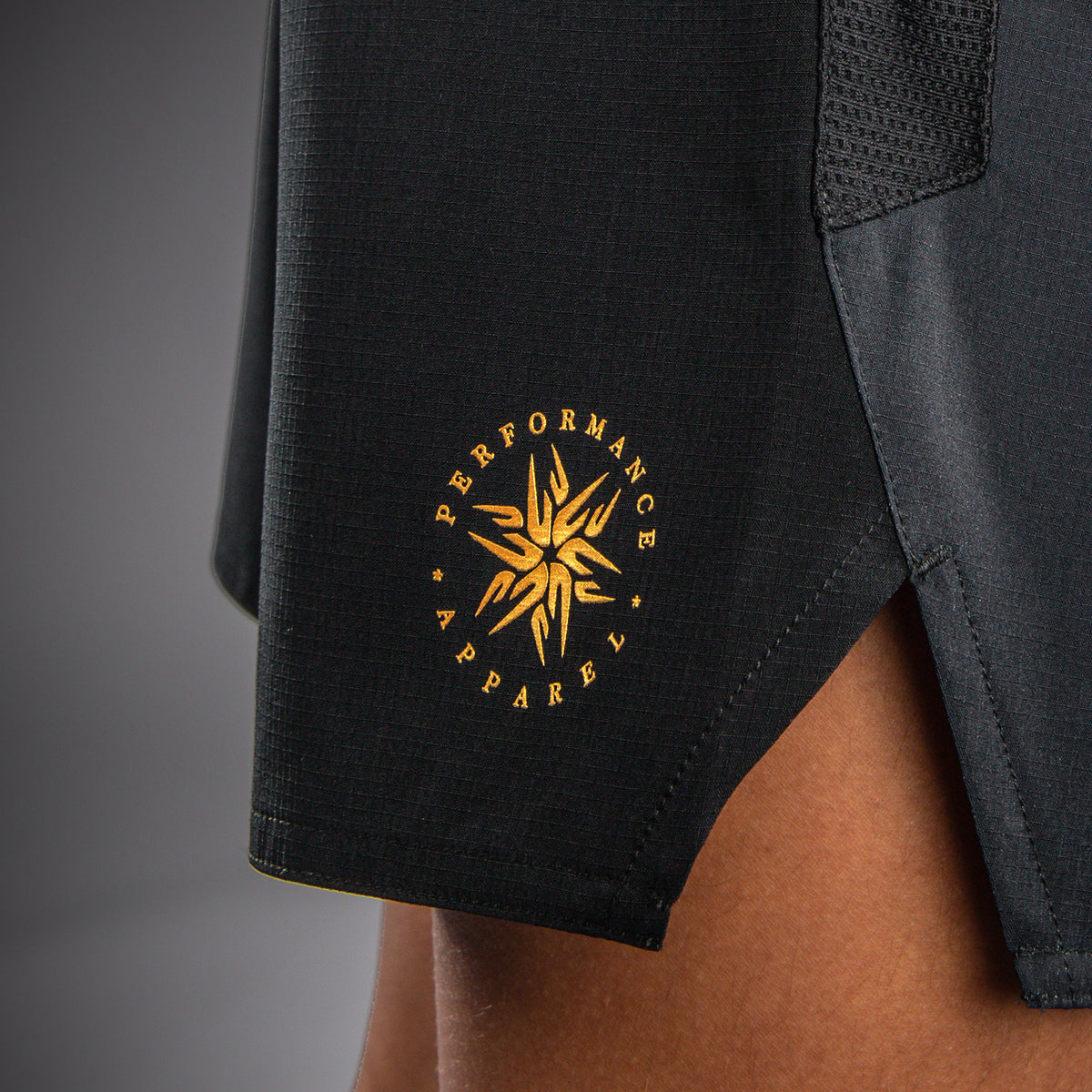 Venum Attack Fightshorts para niños - Negro/Dorado