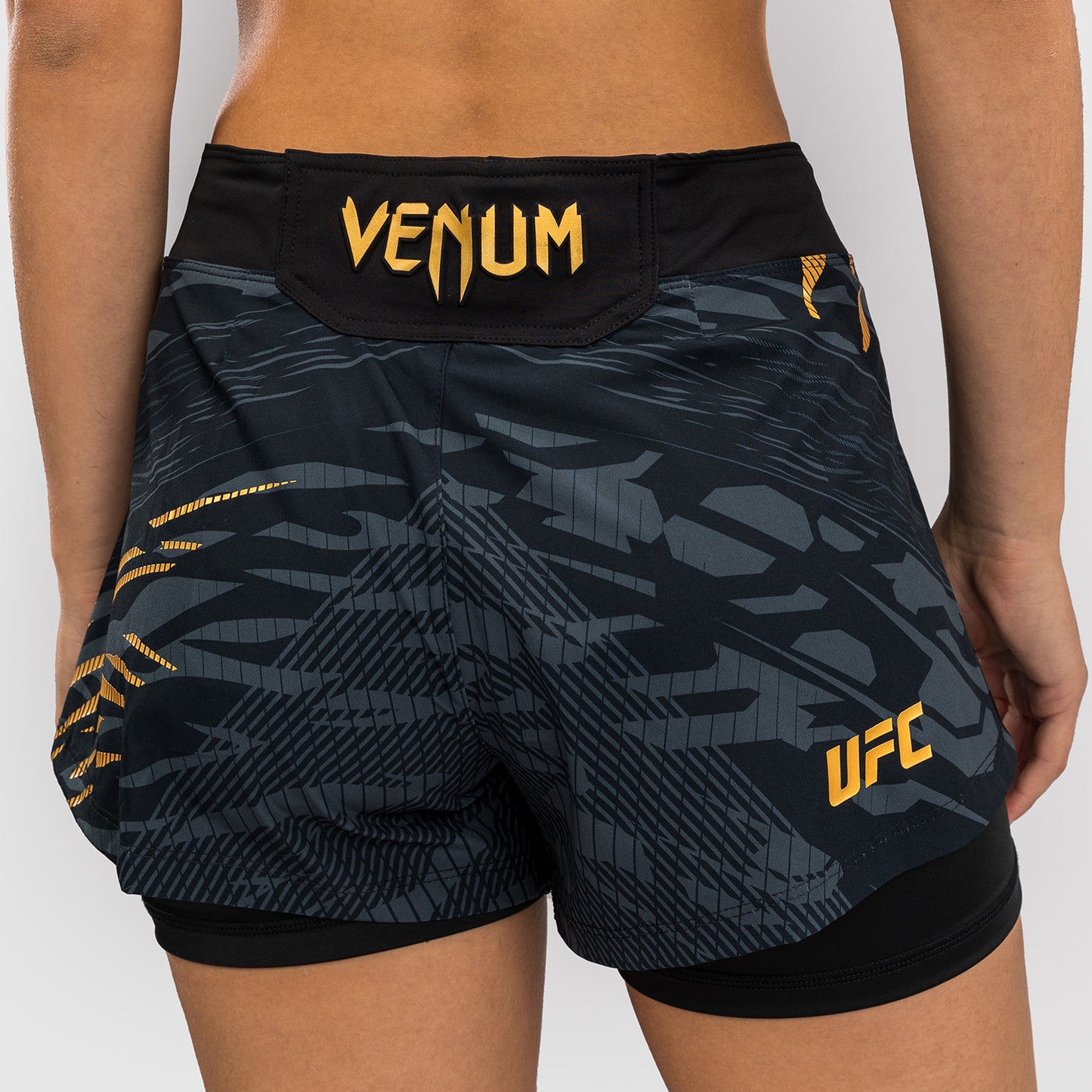 UFC Fusion by Venum Authentic Fight Night Shorts de Lucha para Mujer - Champion