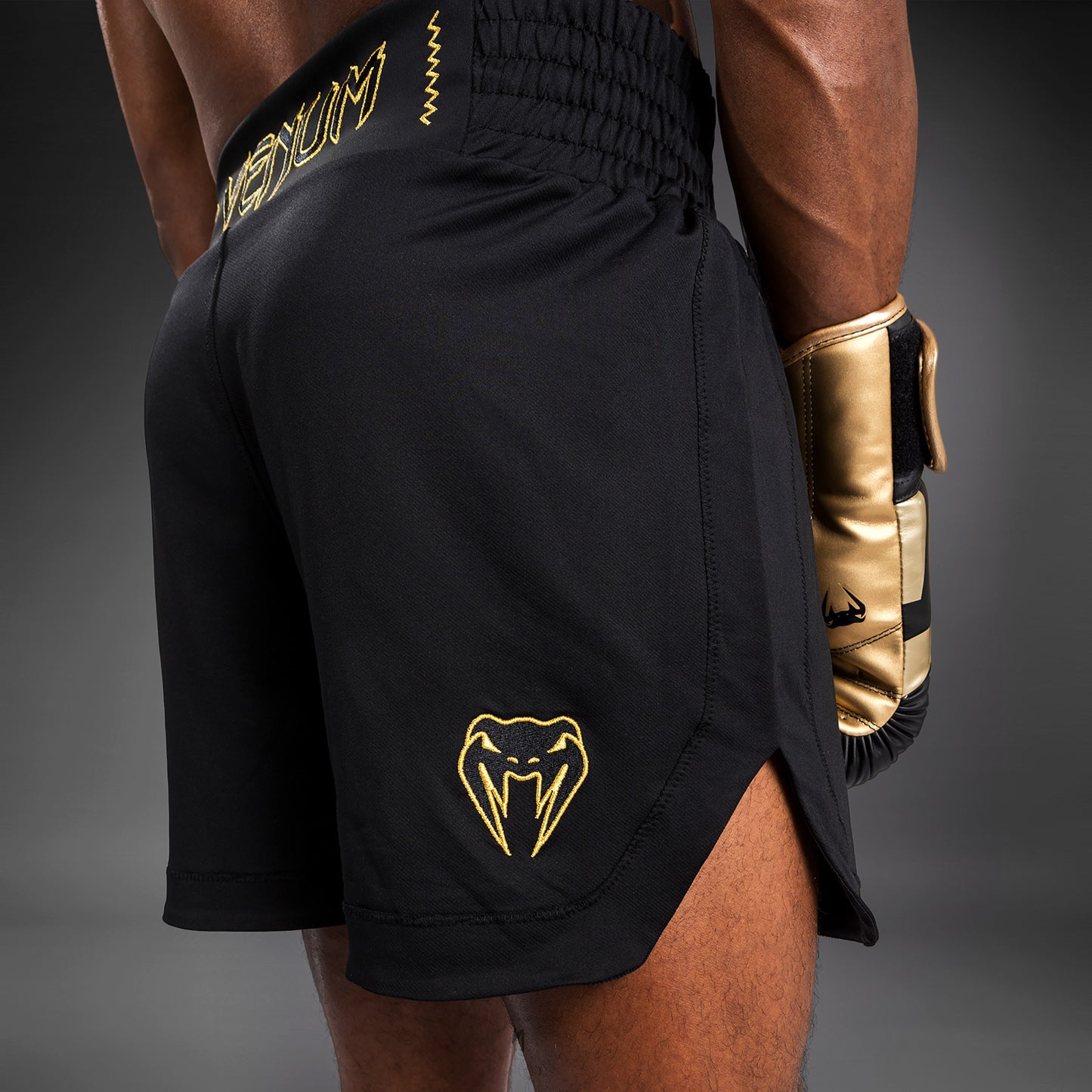 Venum Classic  Boxing Shorts - Negro/Dorado