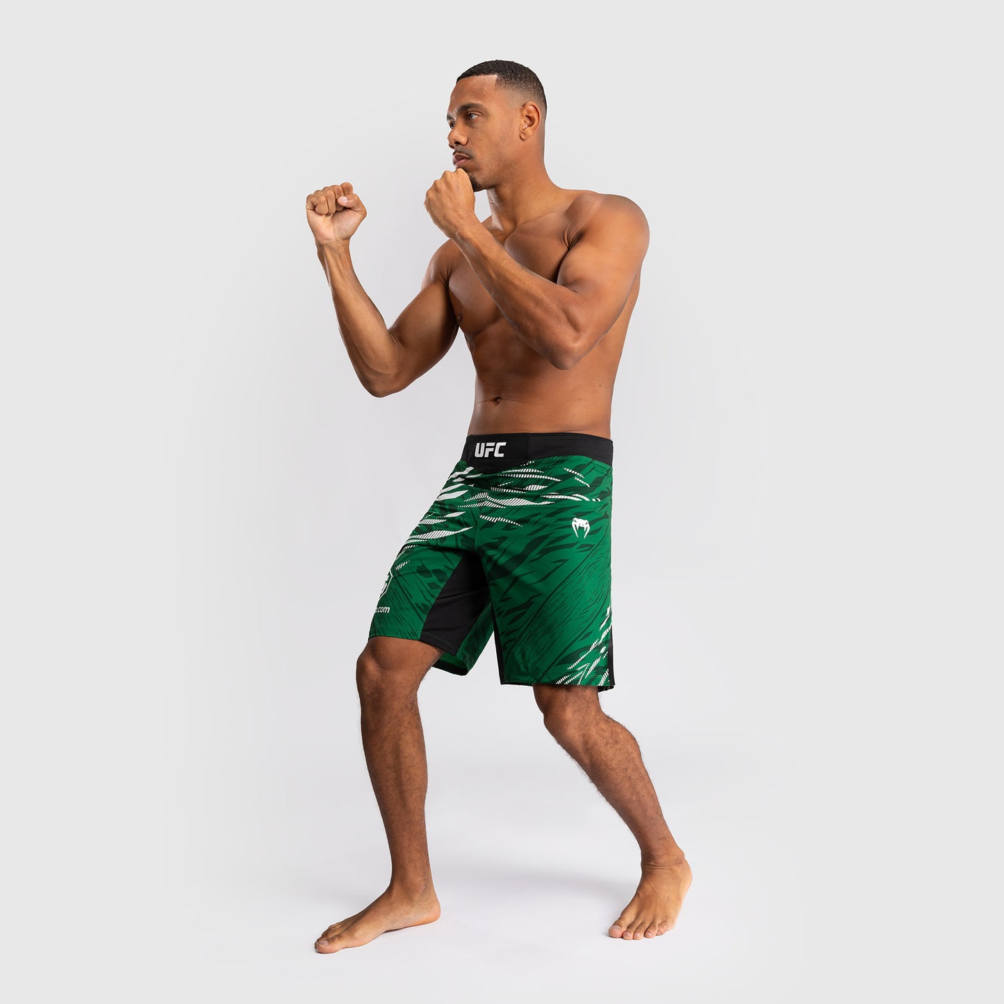 UFC Fusion by Venum Personalizados Authentic Fight Night Shorts de Lucha para Hombre - Ajuste Largo - Verde