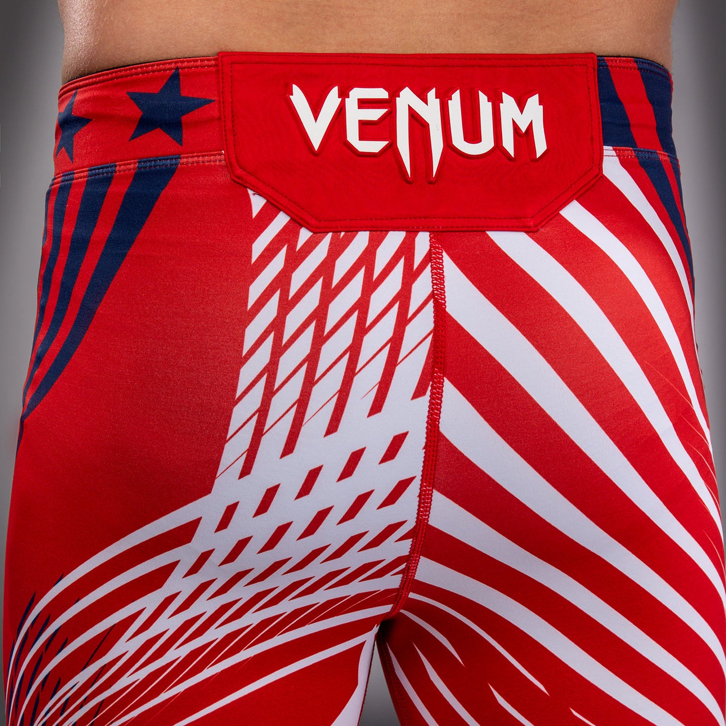 Official UFC Freedom 250 by Venum Authentic Fight Night Vale Tudo Shorts para hombre - Rojo