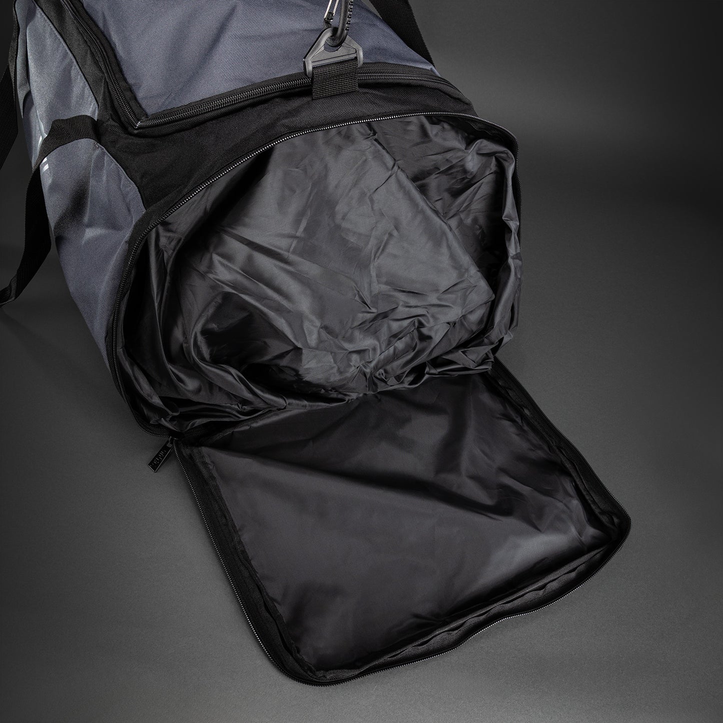 Venum Essential Bolsa de Deporte (37 L) - Gris/Negro
