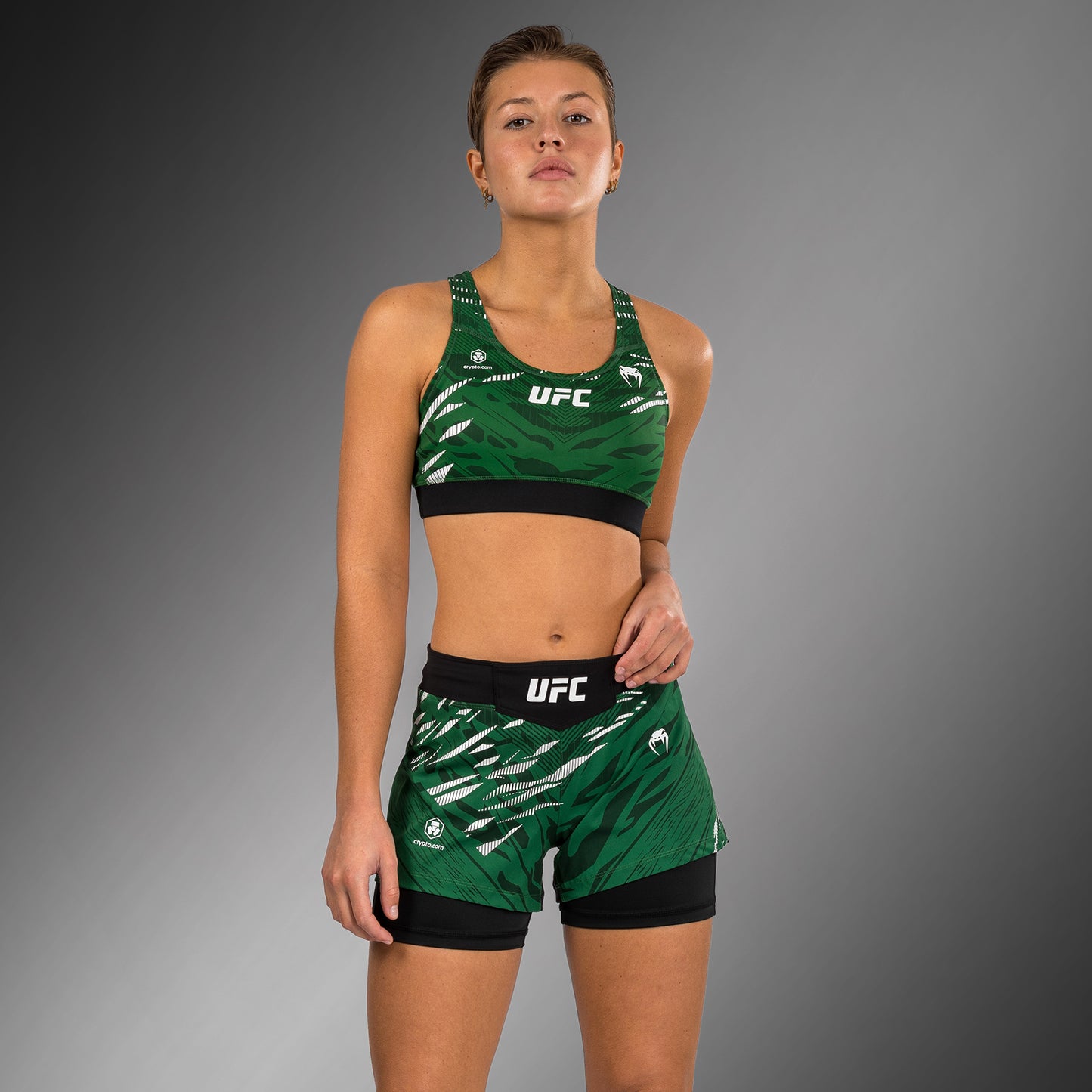 UFC Fusion by Venum Authentic Fight Night Shorts de Lucha para Mujer - Verde