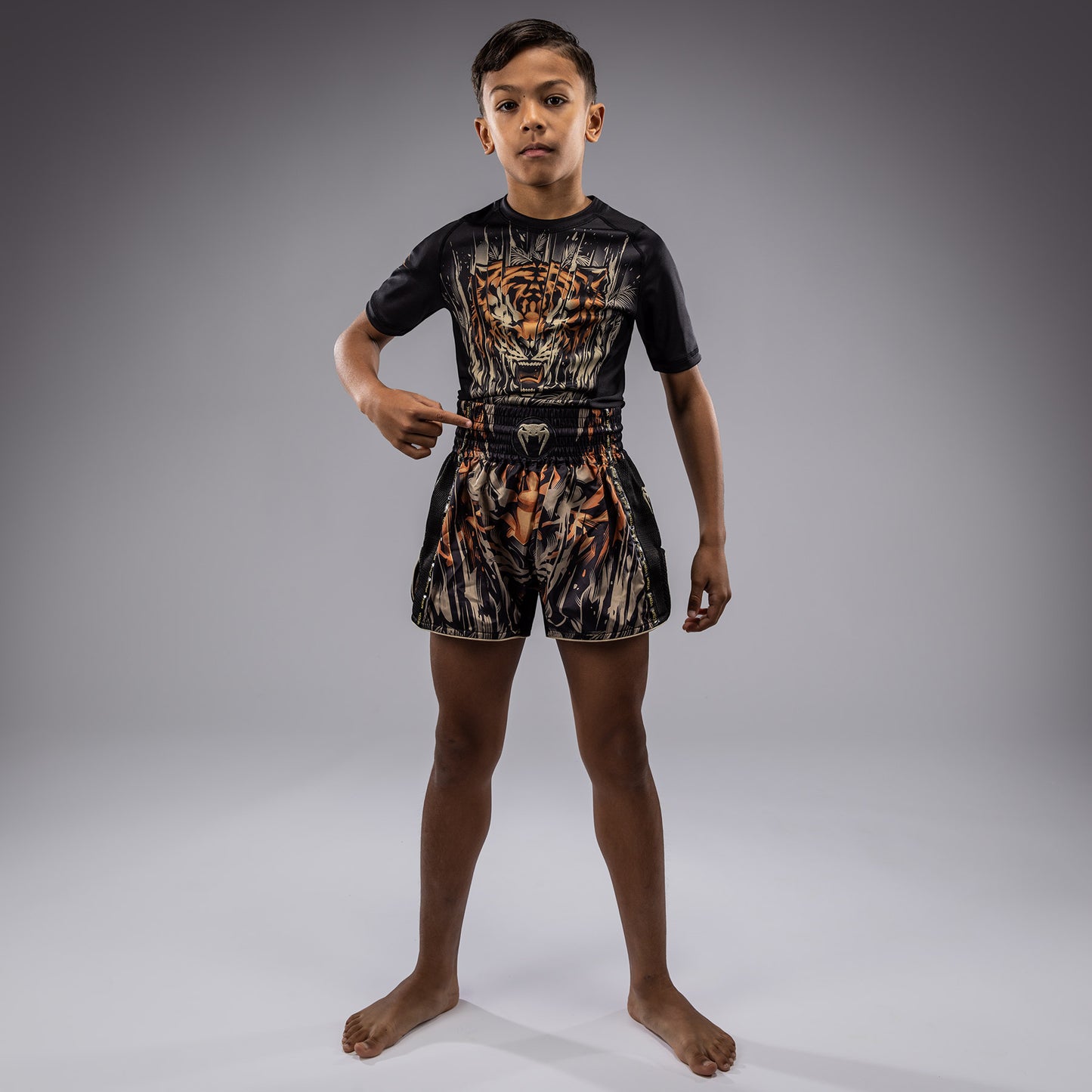Venum Tiger Pantalones Cortos de Muay Thai para Niños - Negro/Naranja Neón