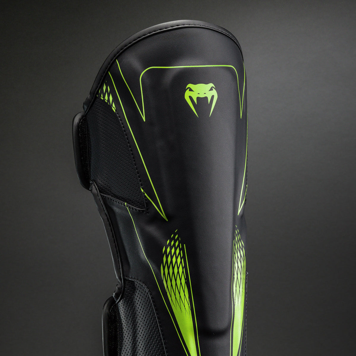 Venum Amazonia Reborn Espinilleras - Negro/Verde