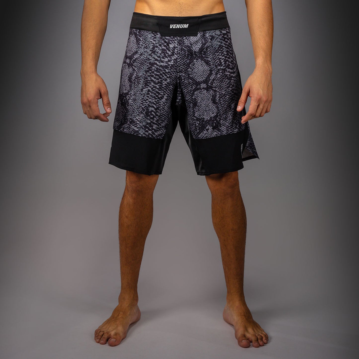 Venum G-Fit Scales Short de Combate – Negro/Gris Carbón