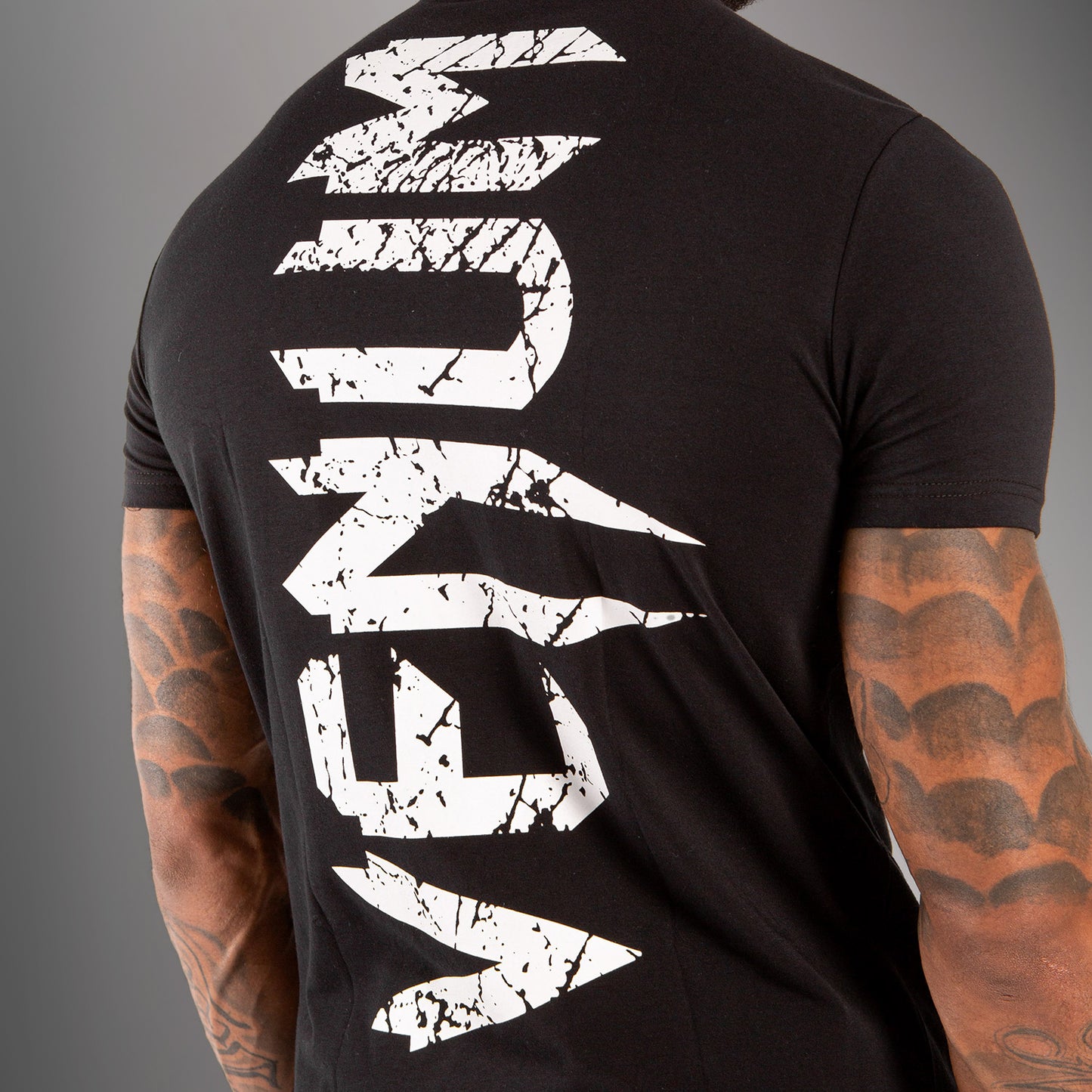 Camiseta Venum Giant - Negro
