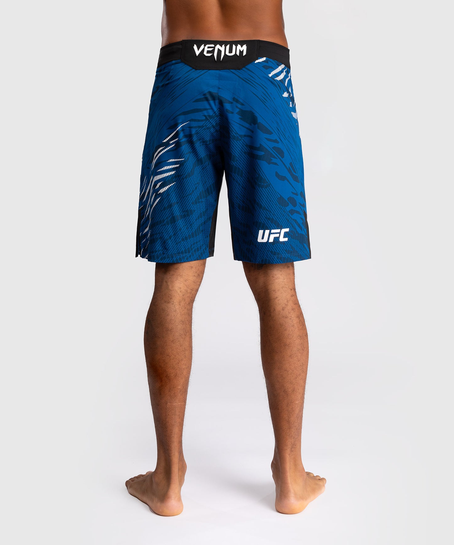 UFC Fusion by Venum Authentic Fight Night Shorts de Lucha para Hombre - Ajuste Largo - Azul