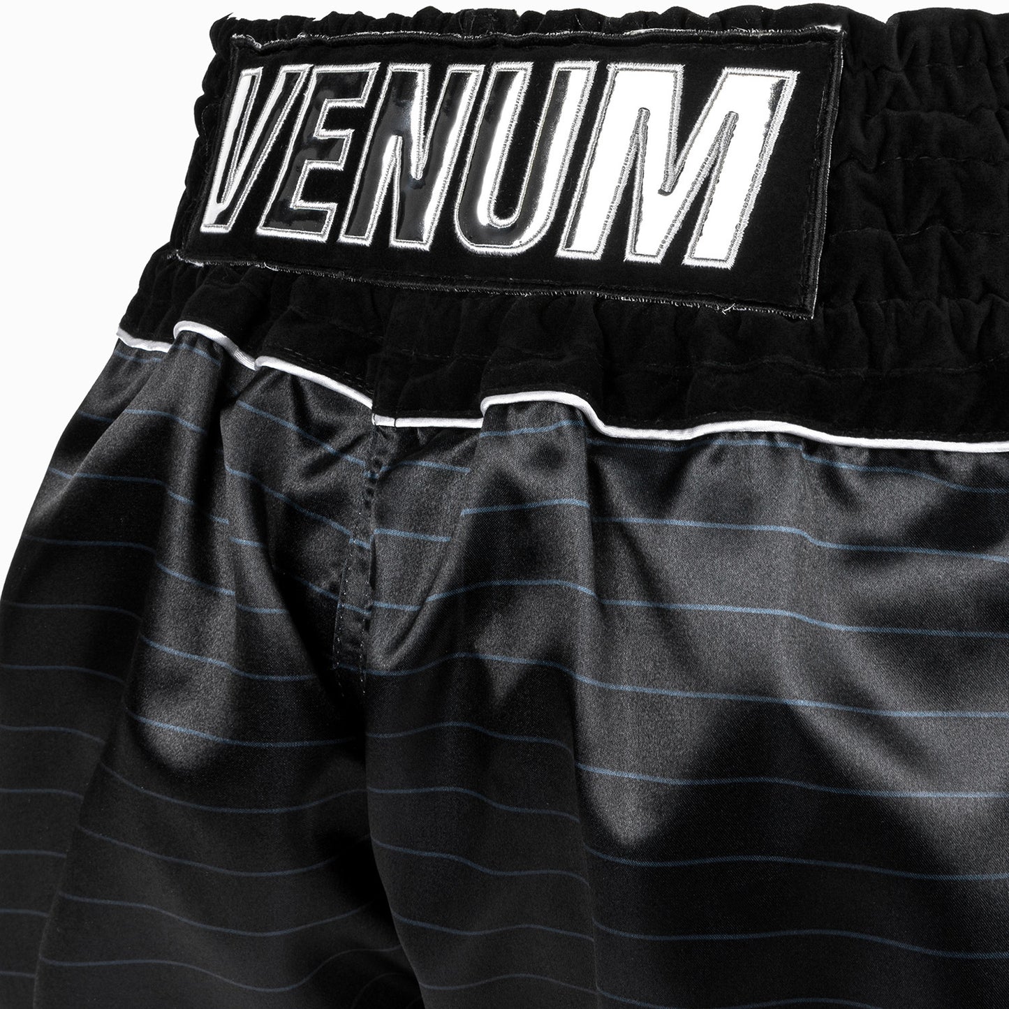 Venum Attack Shorts de Muay Thai - Negro/Plata