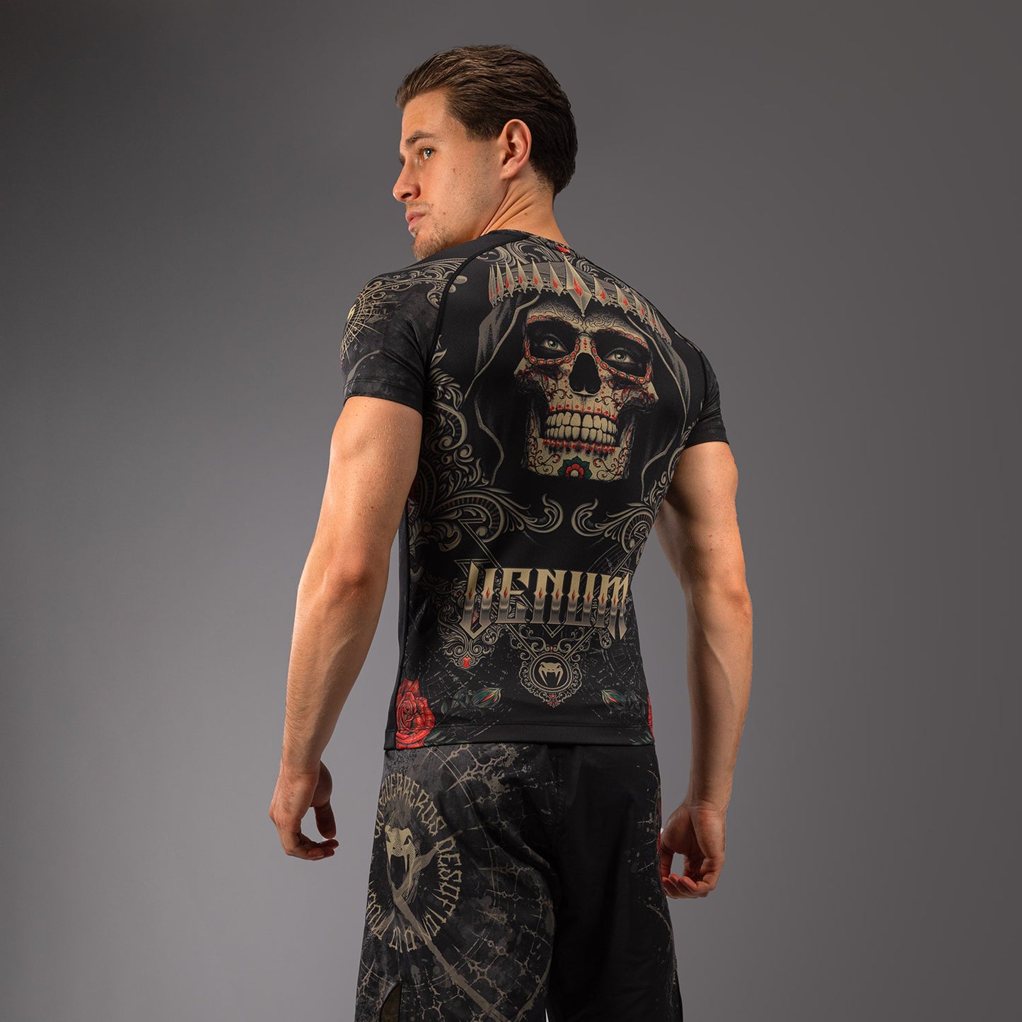 Venum Santa Muerte 5.0 Rashguard de Manga Corta para Hombre - Negro Profundo/Oro