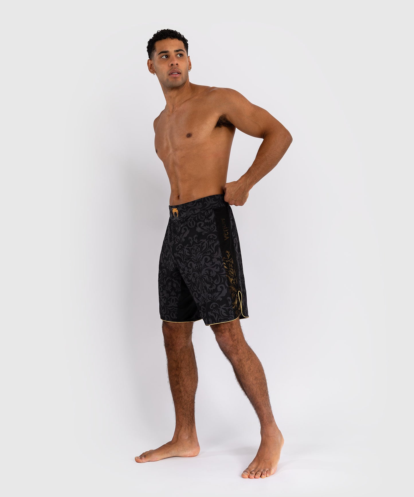 Venum x Topuria Unmatched Edition Pantalones de Lucha - Negro/Dorado