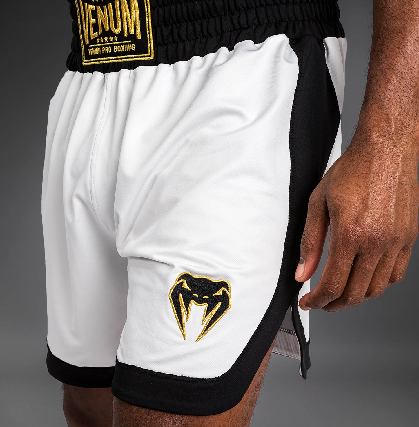 Venum Classic Boxing Shorts - Blanco/Negro