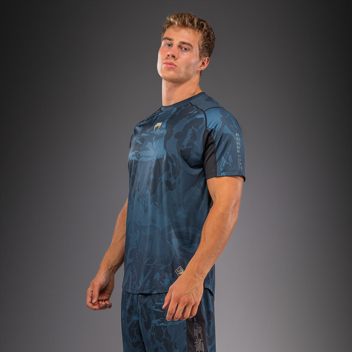 Jujutsu Kaisen x Venum Fushiguro Camiseta Dry-Tech – Azul Océano